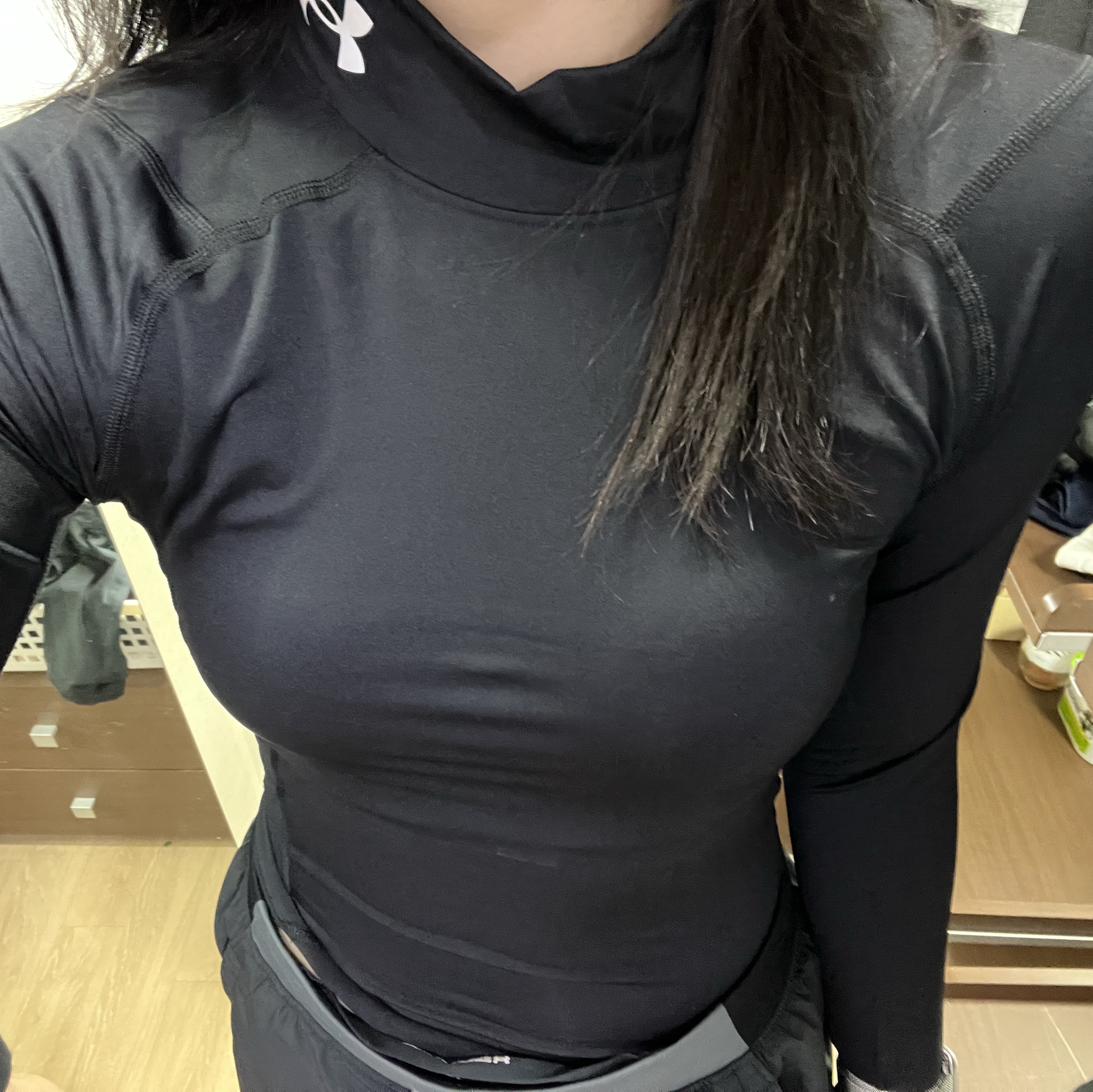 Under Armour HeatGear Mock Long Sleeved Black White 착용 스타일