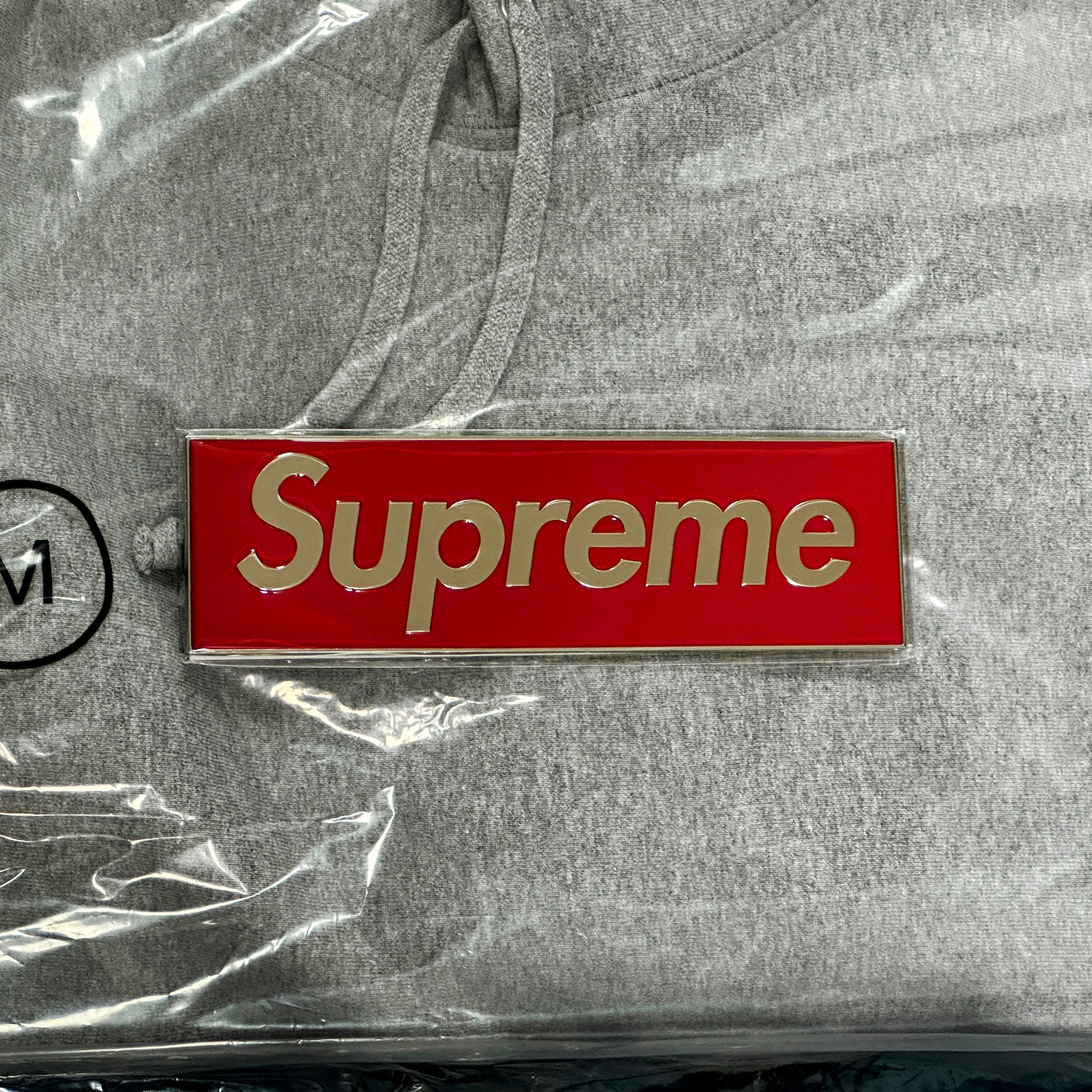 Supreme Box Logo Car Emblem Red - 25FW, Supreme Box Logo Hooded Sweatshirt Heather Grey - 25FW 착용 스타일