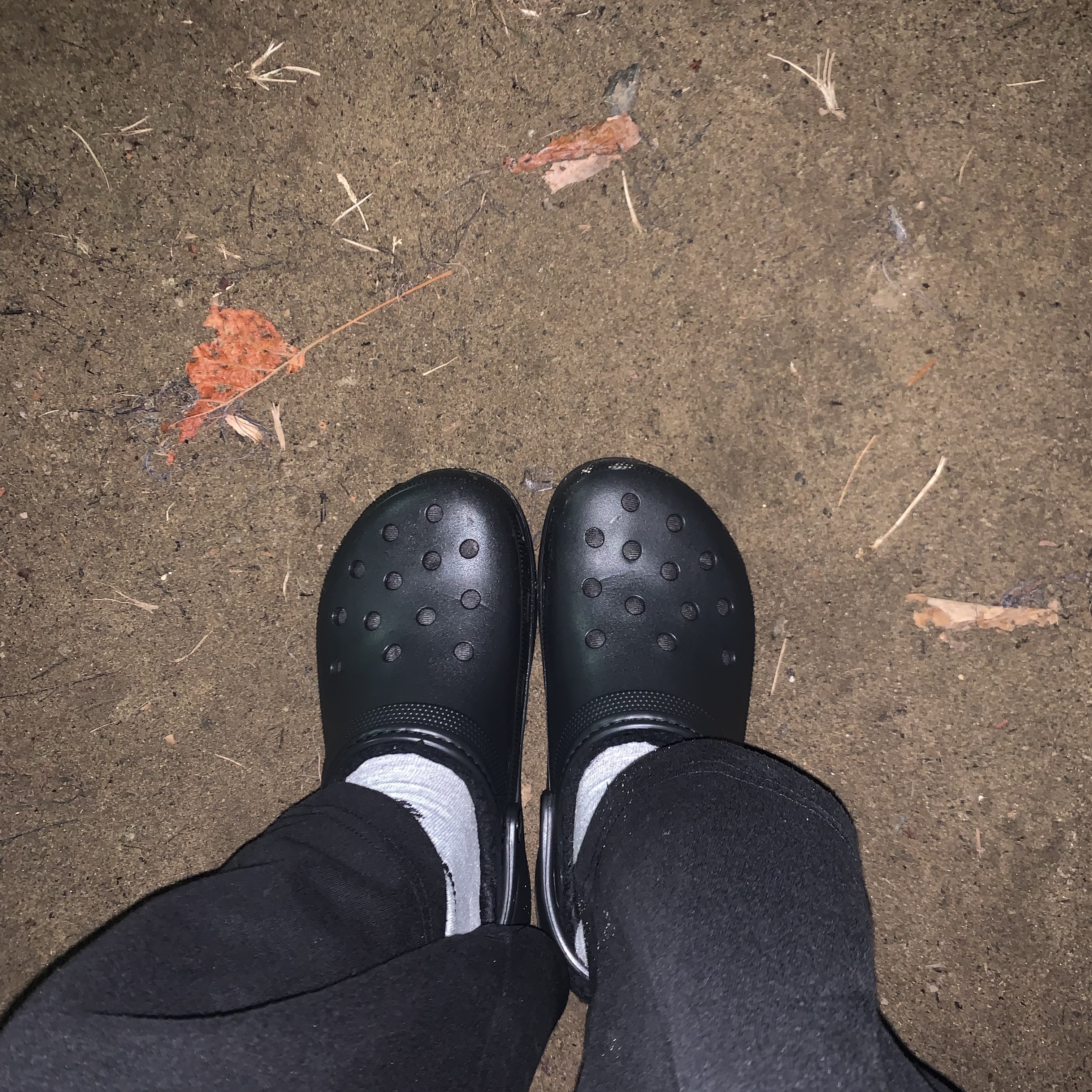 (W) Crocs Classic Platform Lined Clog Black 착용 스타일