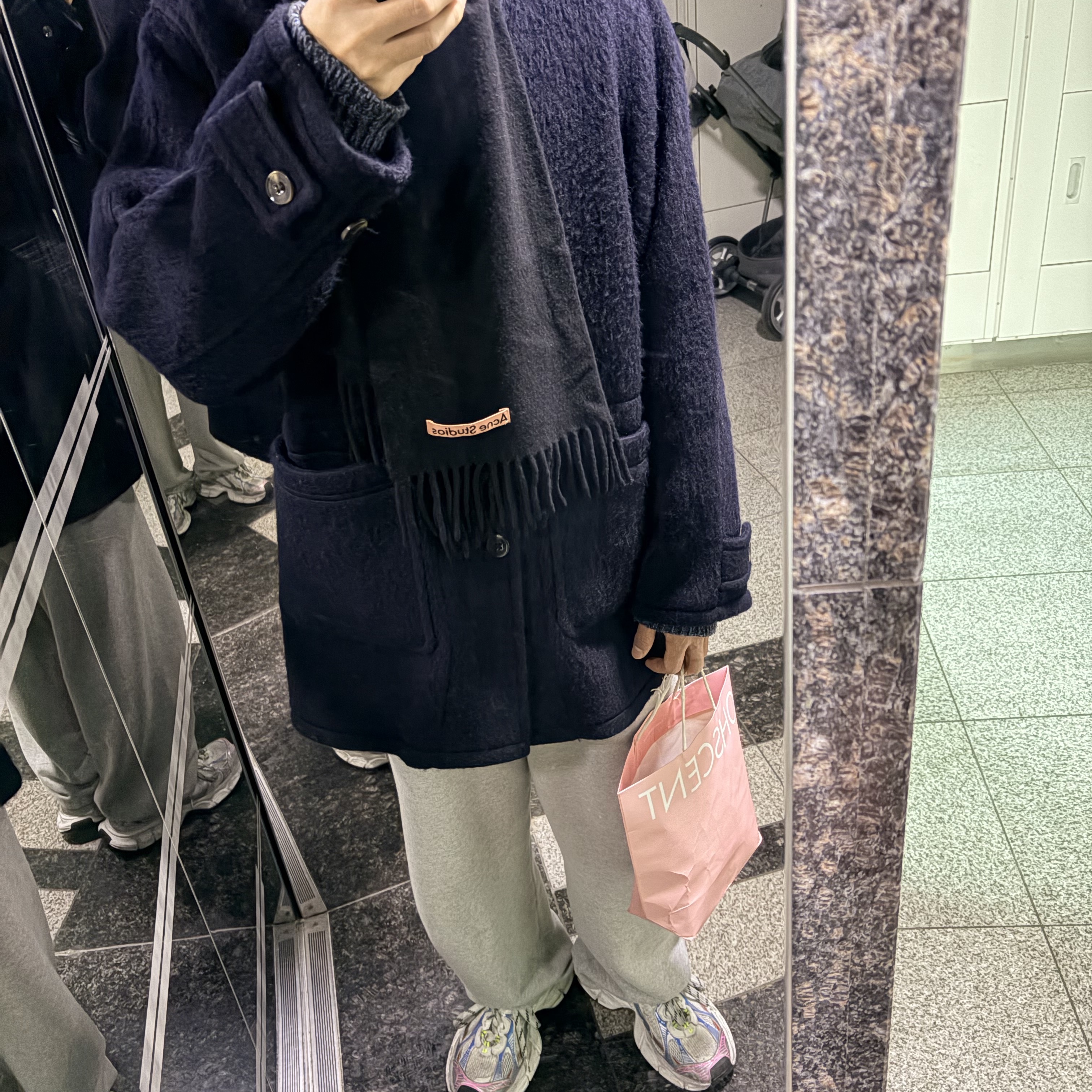 Balenciaga 3XL Sneakers White Red Blue 착용 스타일