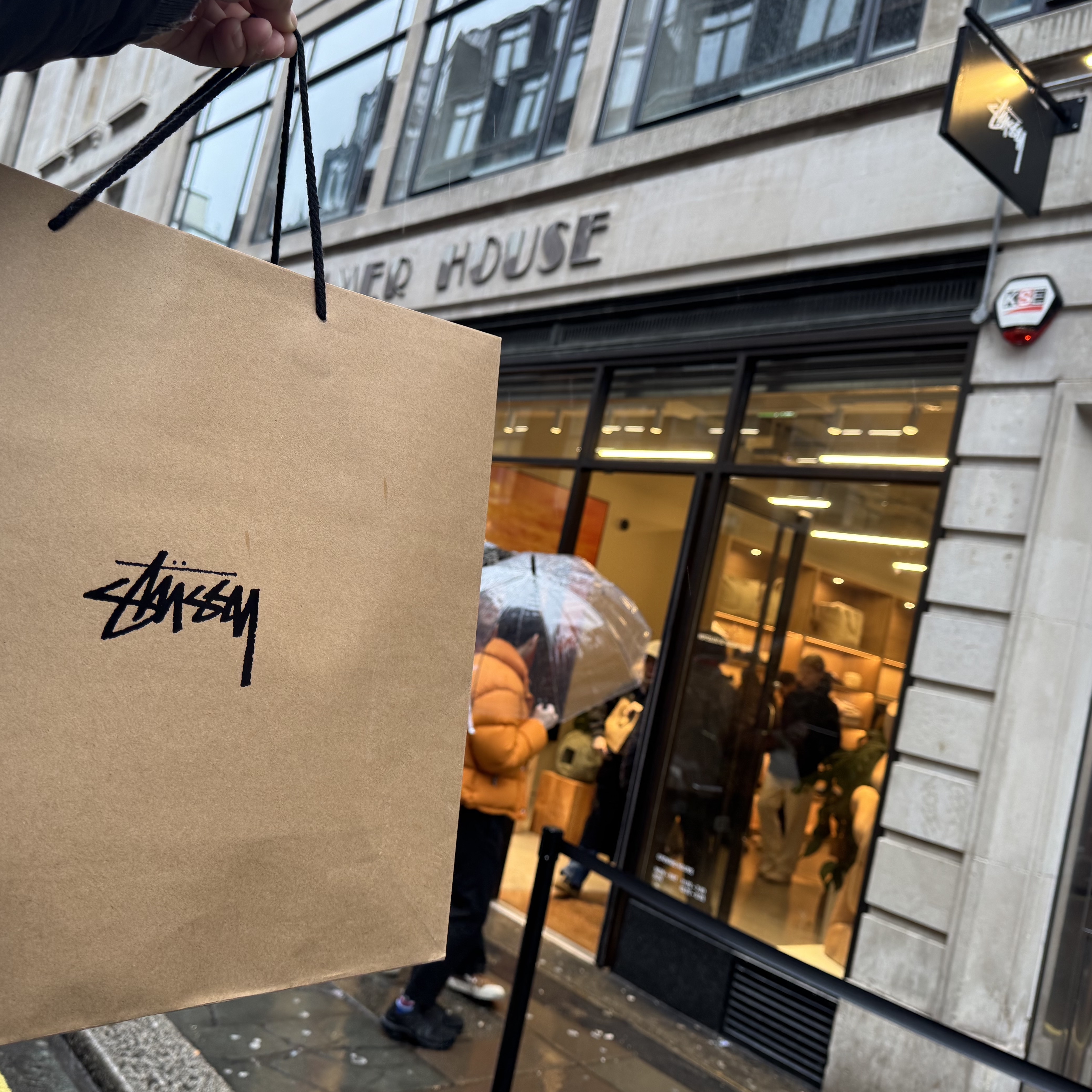 Stussy Stock London T-Shirt Black, Stussy Stock London Zip Hoodie Ash Heather 착용 스타일 - 1
