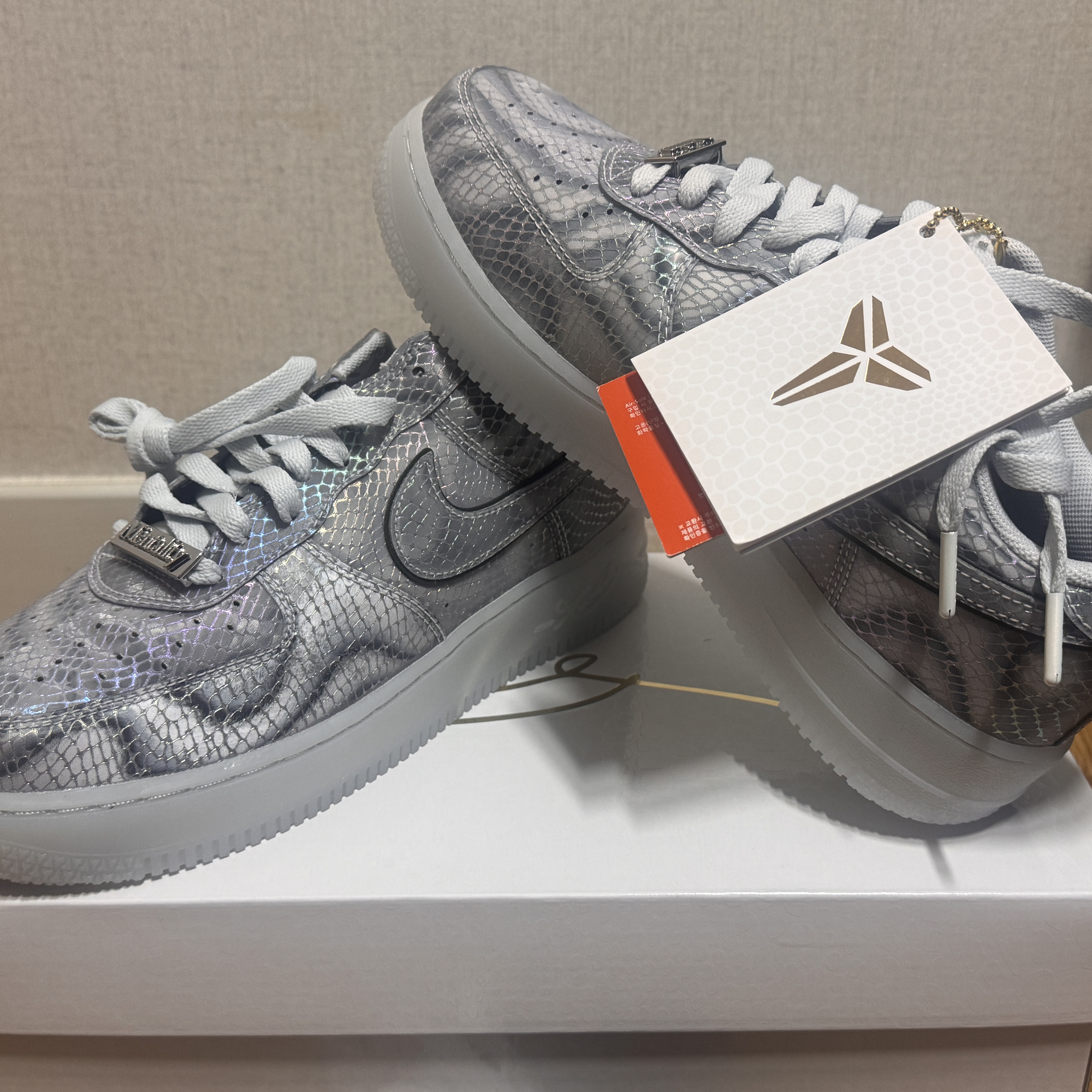 Nike x Kobe Bryant Air Force 1 Low Lenticular 착용 스타일 - 1