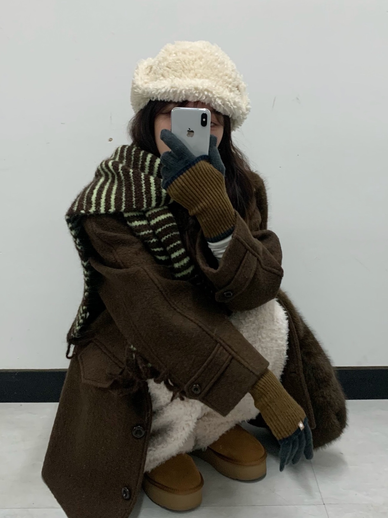 (W) UGG Classic Mini Platform Boots Chestnut 착용 스타일 - 2