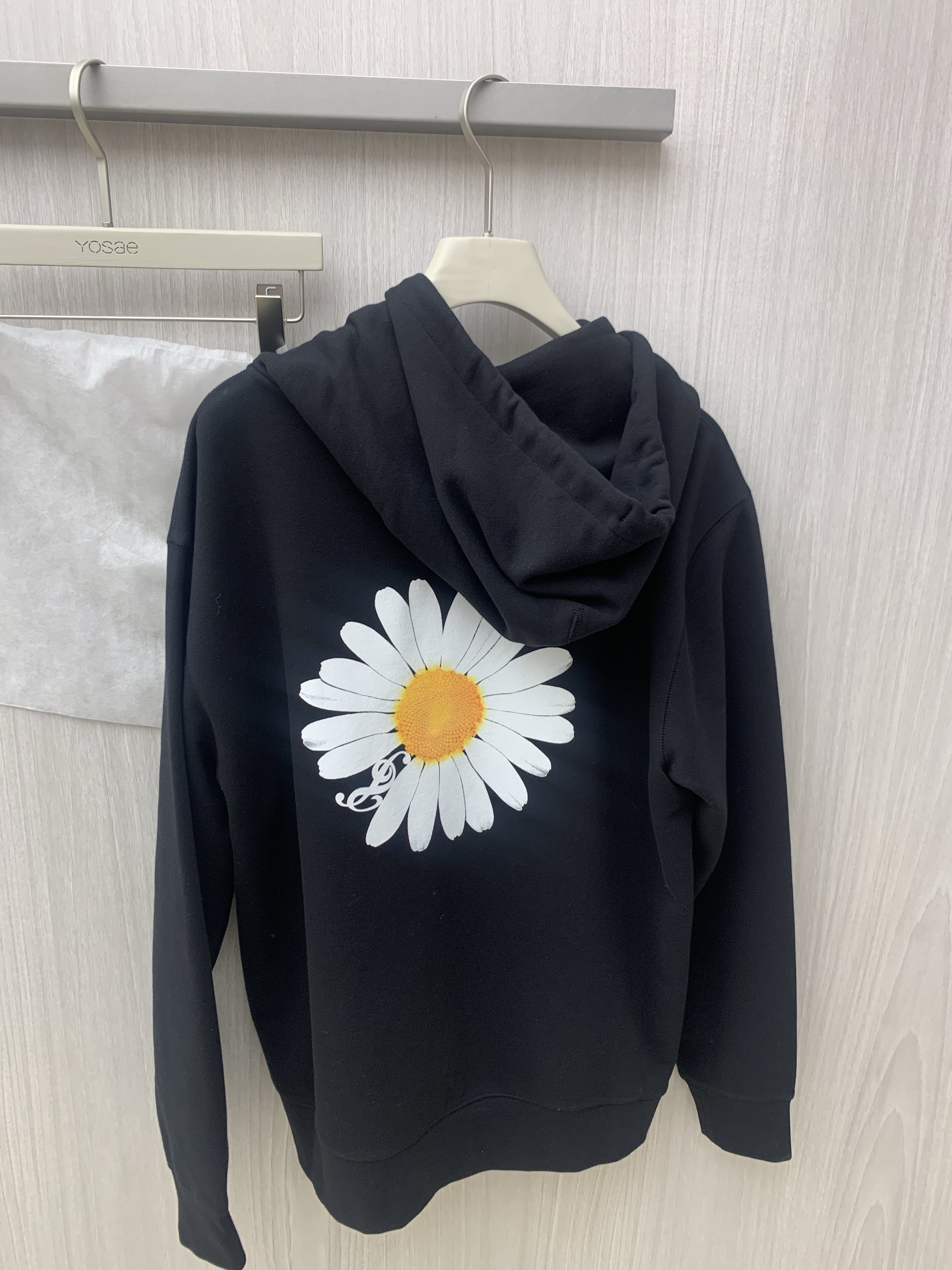 Peaceminusone x 2025 MAMA Awards Peacemamaone Zip Up Hoodie Black 착용 스타일 - 3