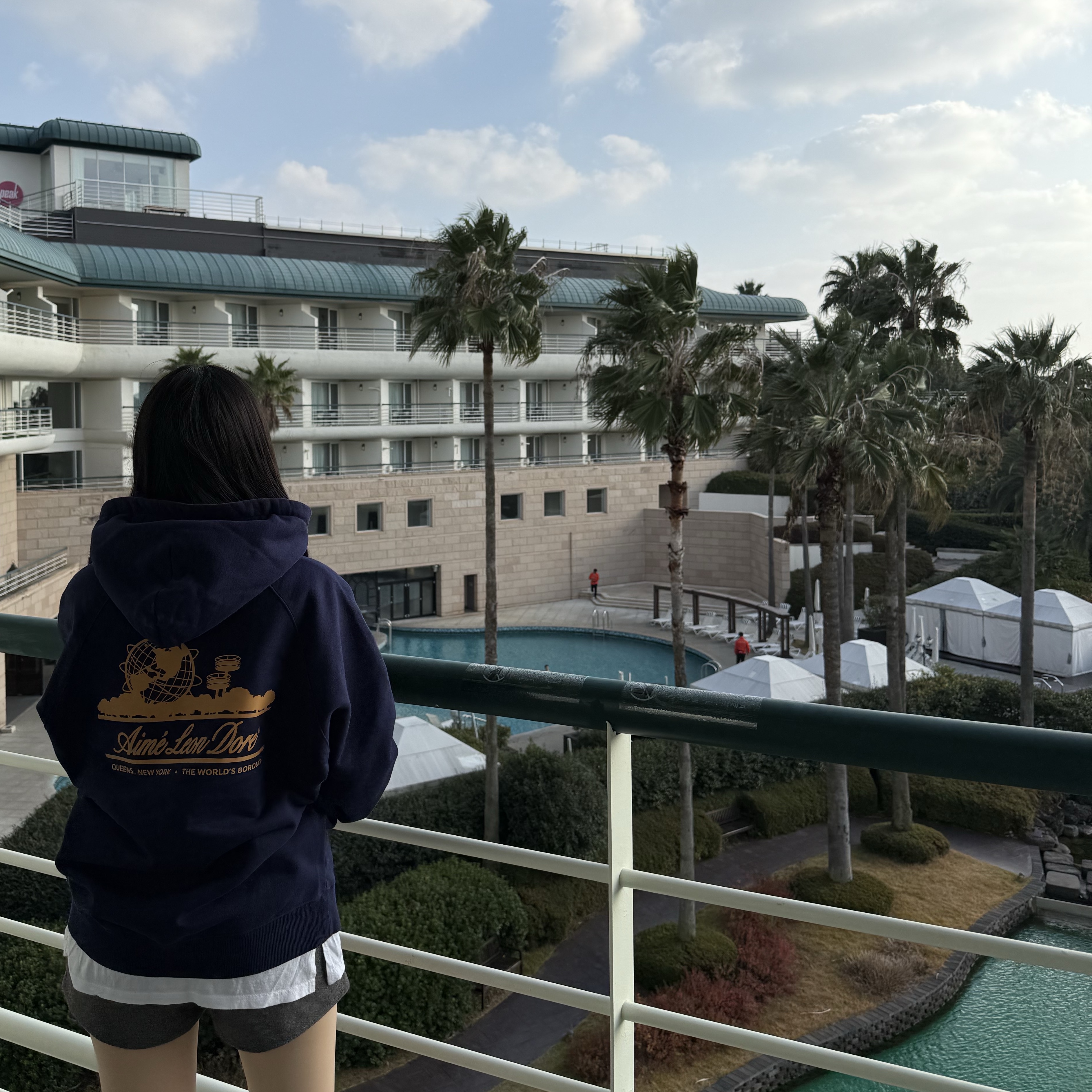 Aime Leon Dore Unisphere Hoodie Evening Blue 착용 스타일 - 2