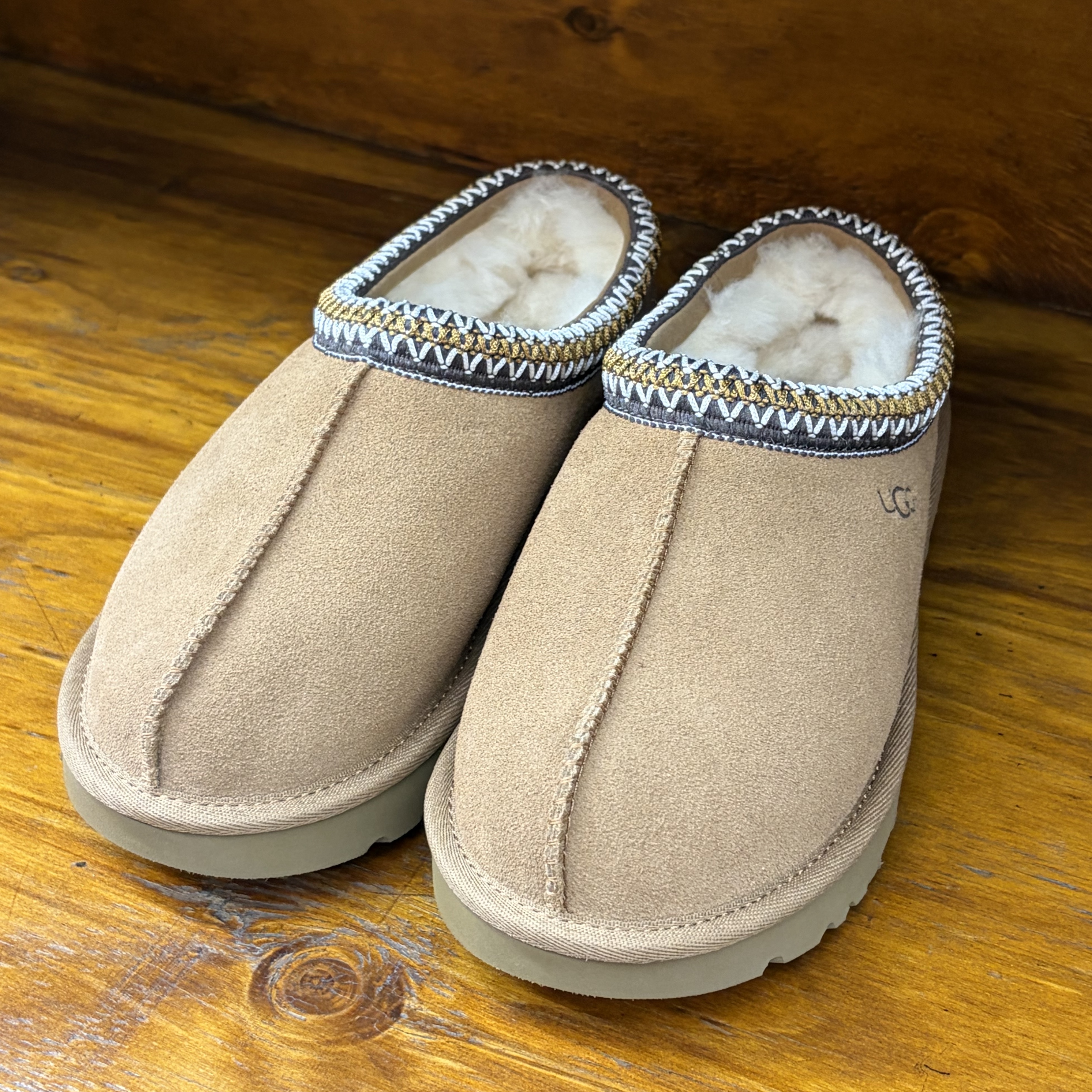 UGG Tasman Slipper Chestnut 착용 스타일