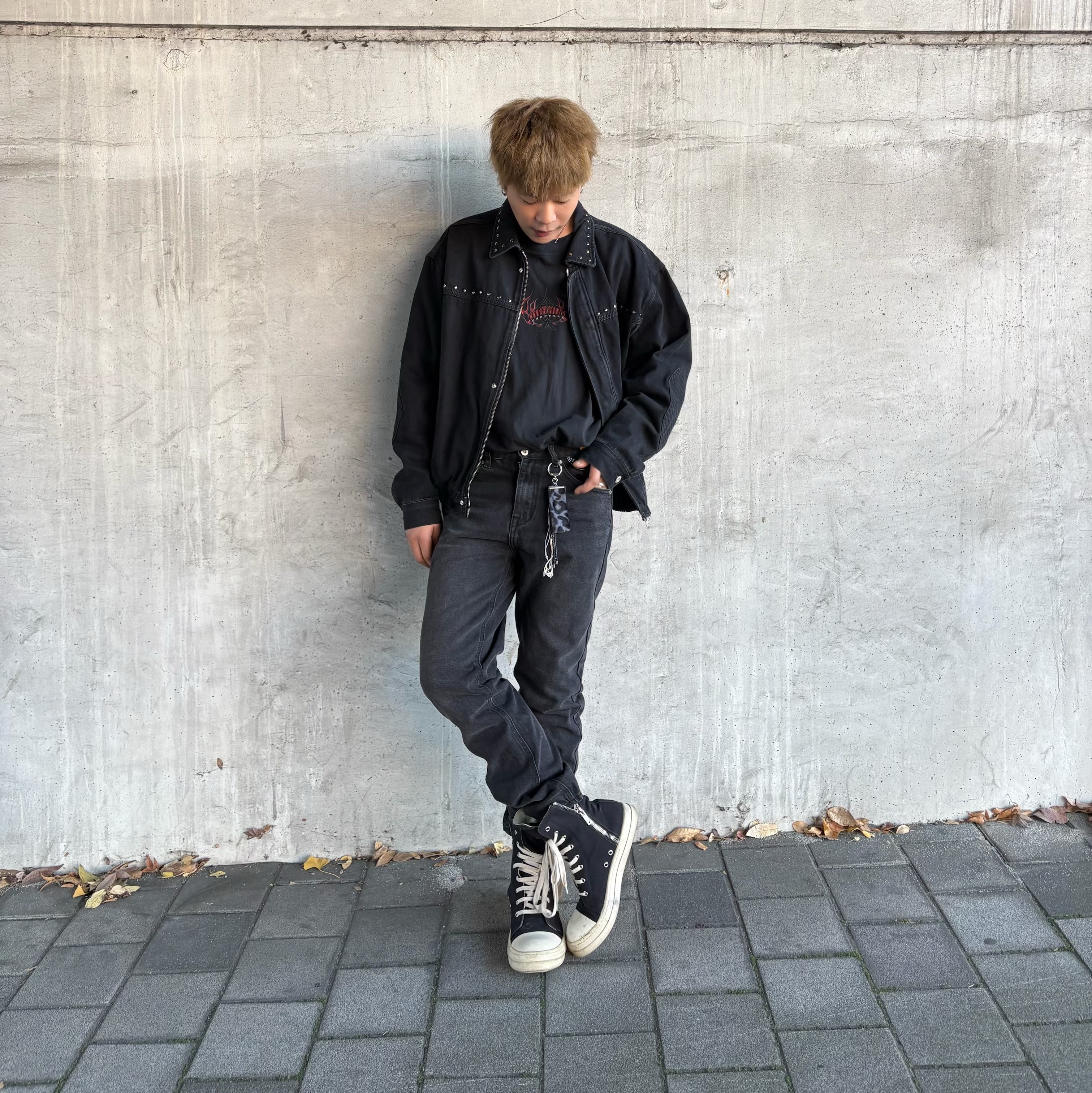 Rick Owens Drkshdw Calf Leather Penta Sneakers Black Milk White, JTK ARTISANAL Embroidery Denim Trousers Black 착용 스타일 - 1