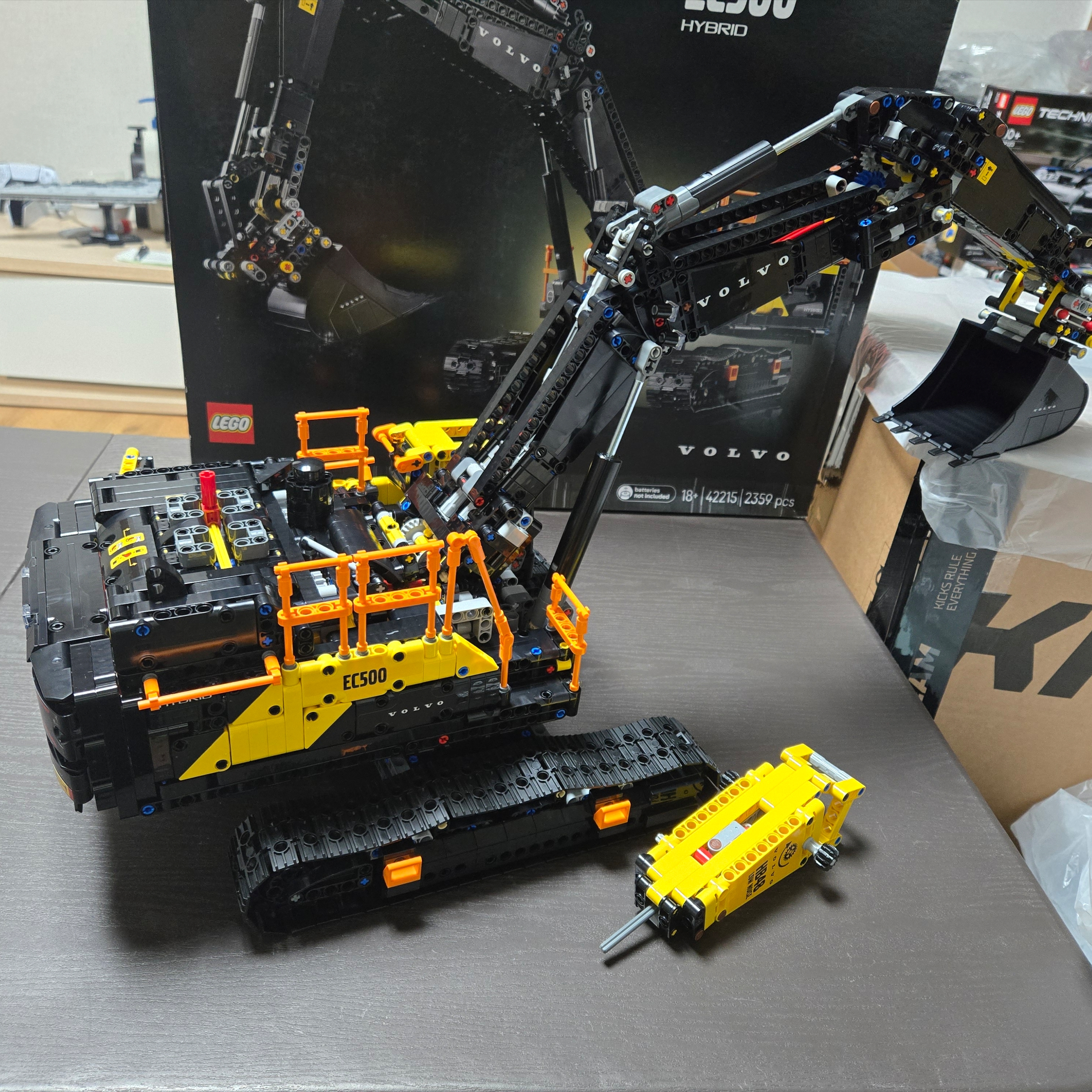 Lego Volvo EC500 Hybrid Excavator 착용 스타일 - 2