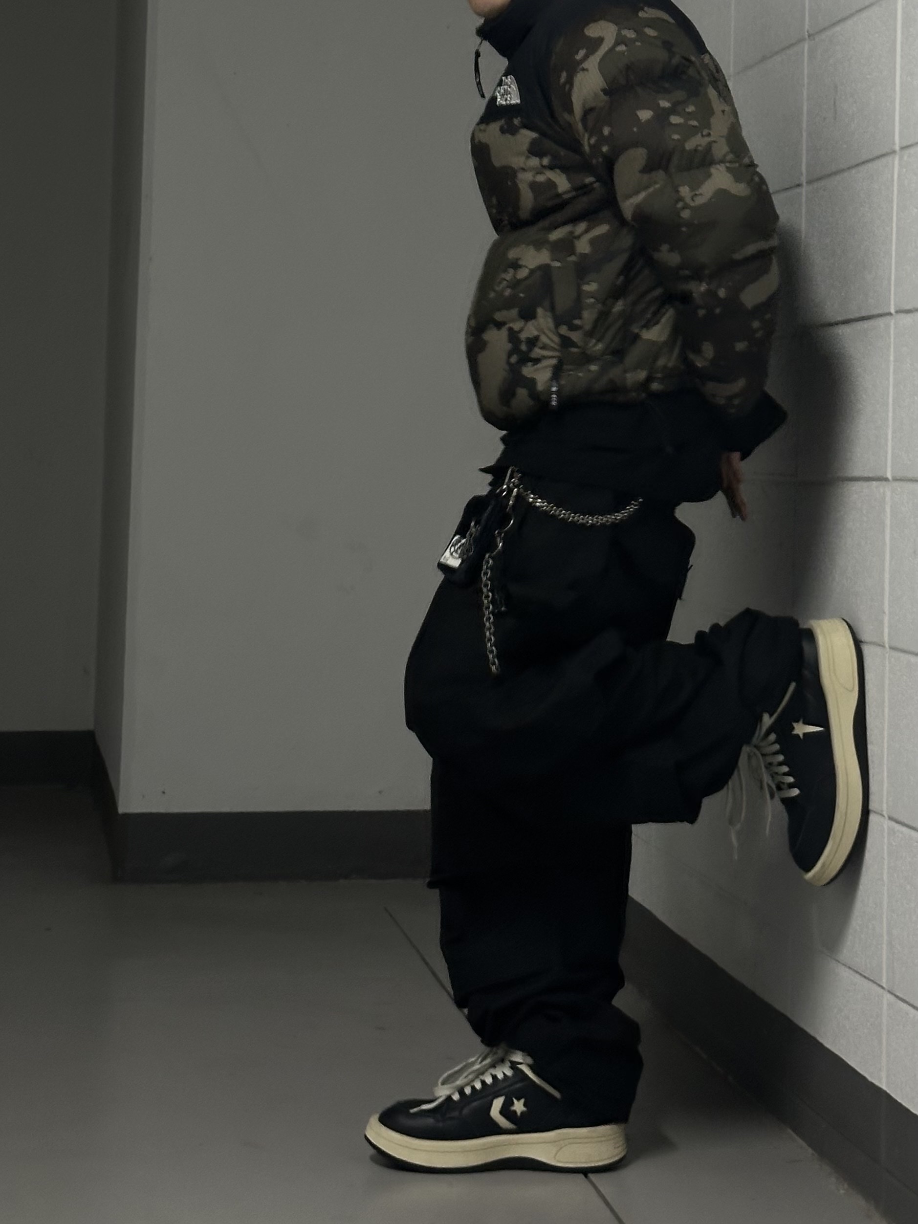 The North Face 1996 Novelty Nuptse Jacket Woodland Camo, Converse x Drkshdw Turbowpn Black Cream 착용 스타일 - 4