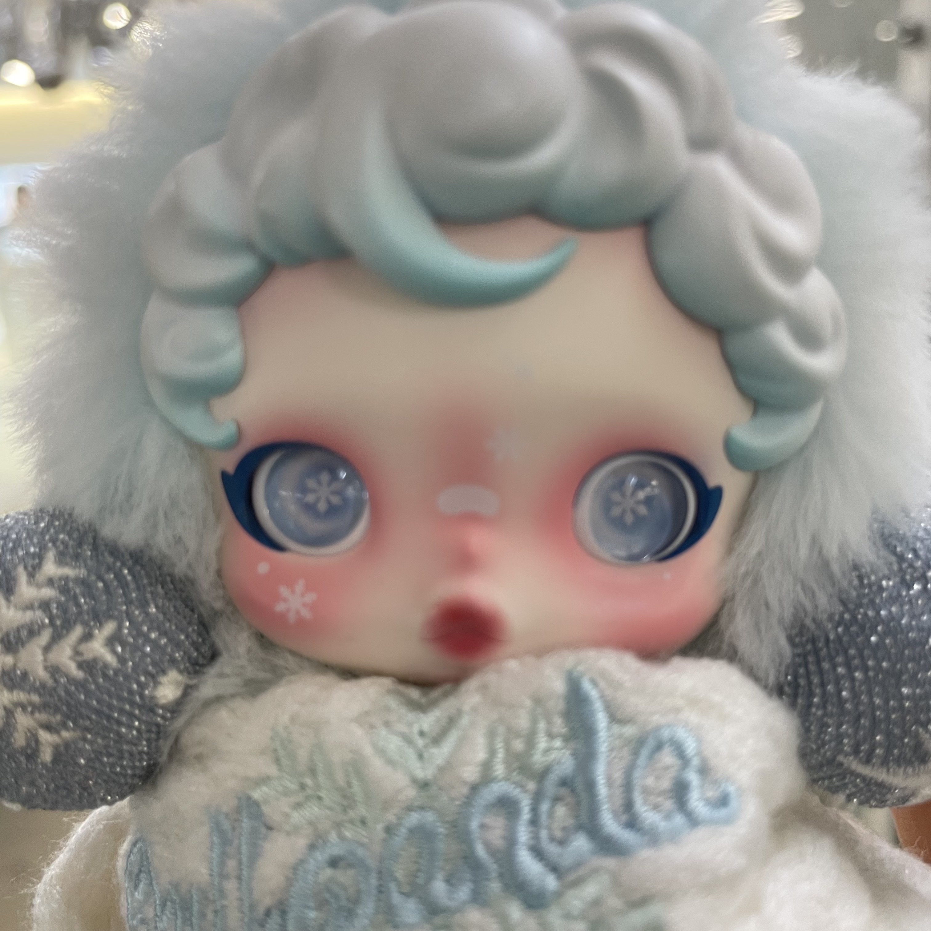 Pop Mart Skullpanda Winter Symphony Series Keyring Song of Snow (Opened Case) 착용 스타일