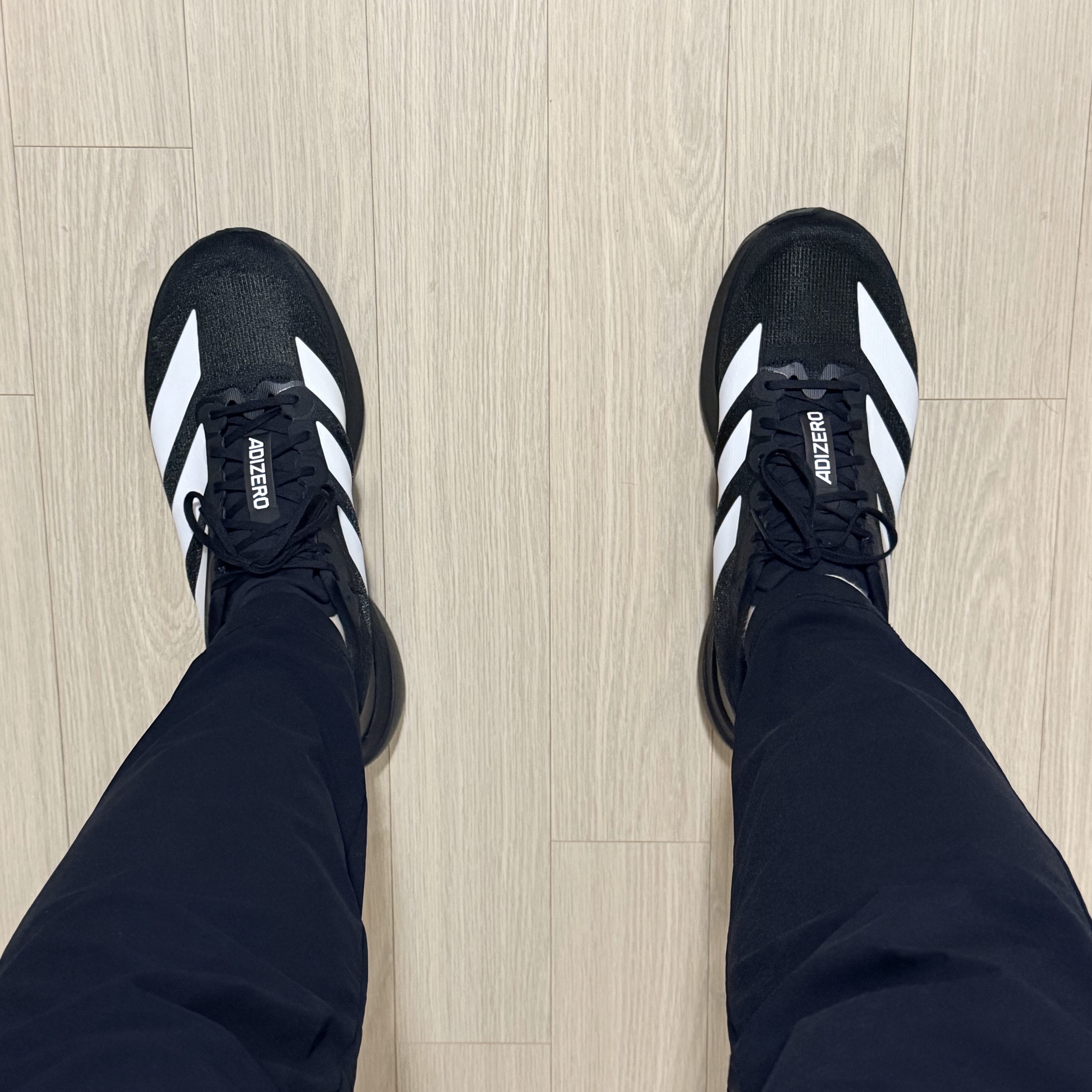 Adidas Adizero EVO SL Core Black Cloud White 착용 스타일