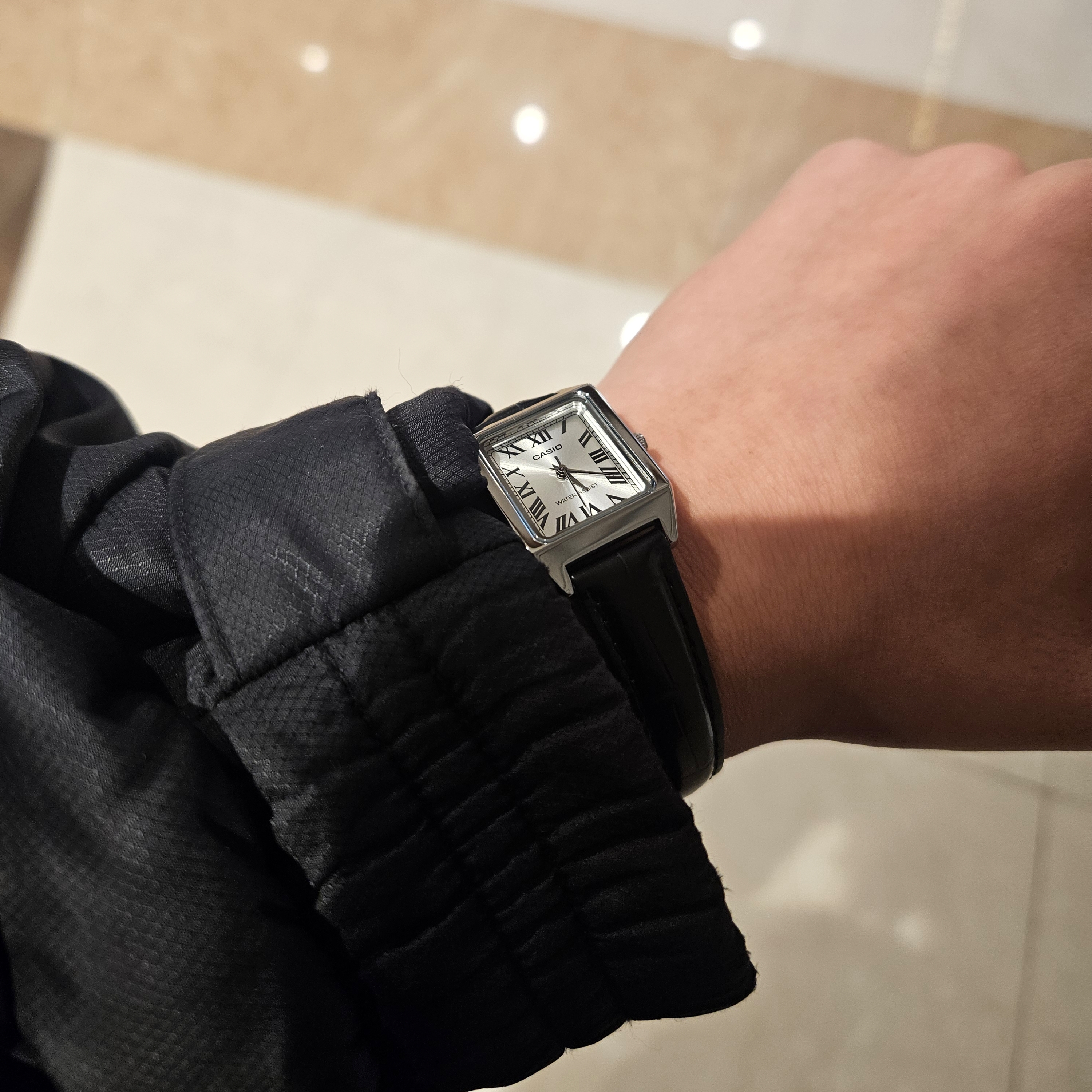 Casio LTP-V007L-7B1 착용 스타일