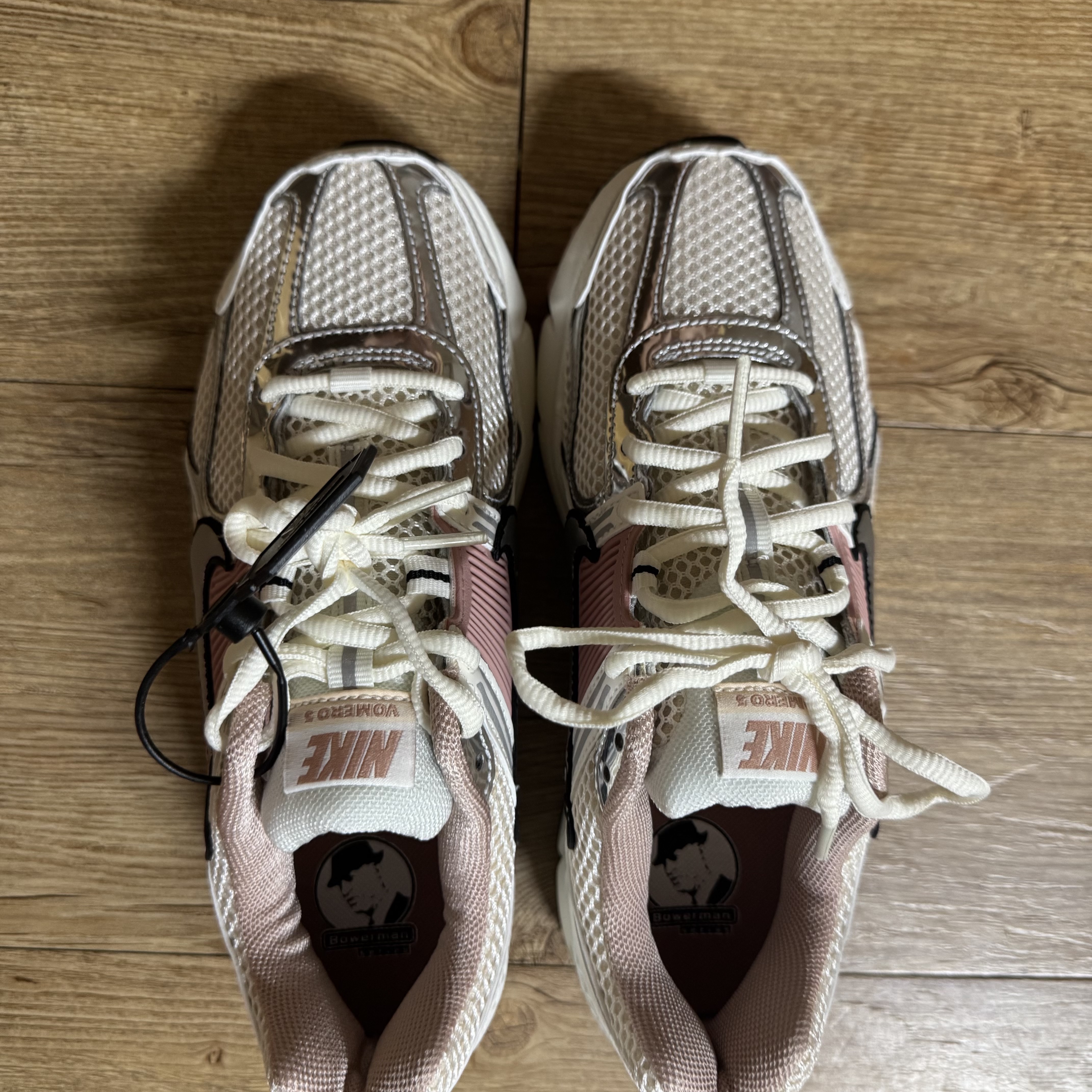 (W) Nike Zoom Vomero 5 Sail Particle Pink 착용 스타일 - 1