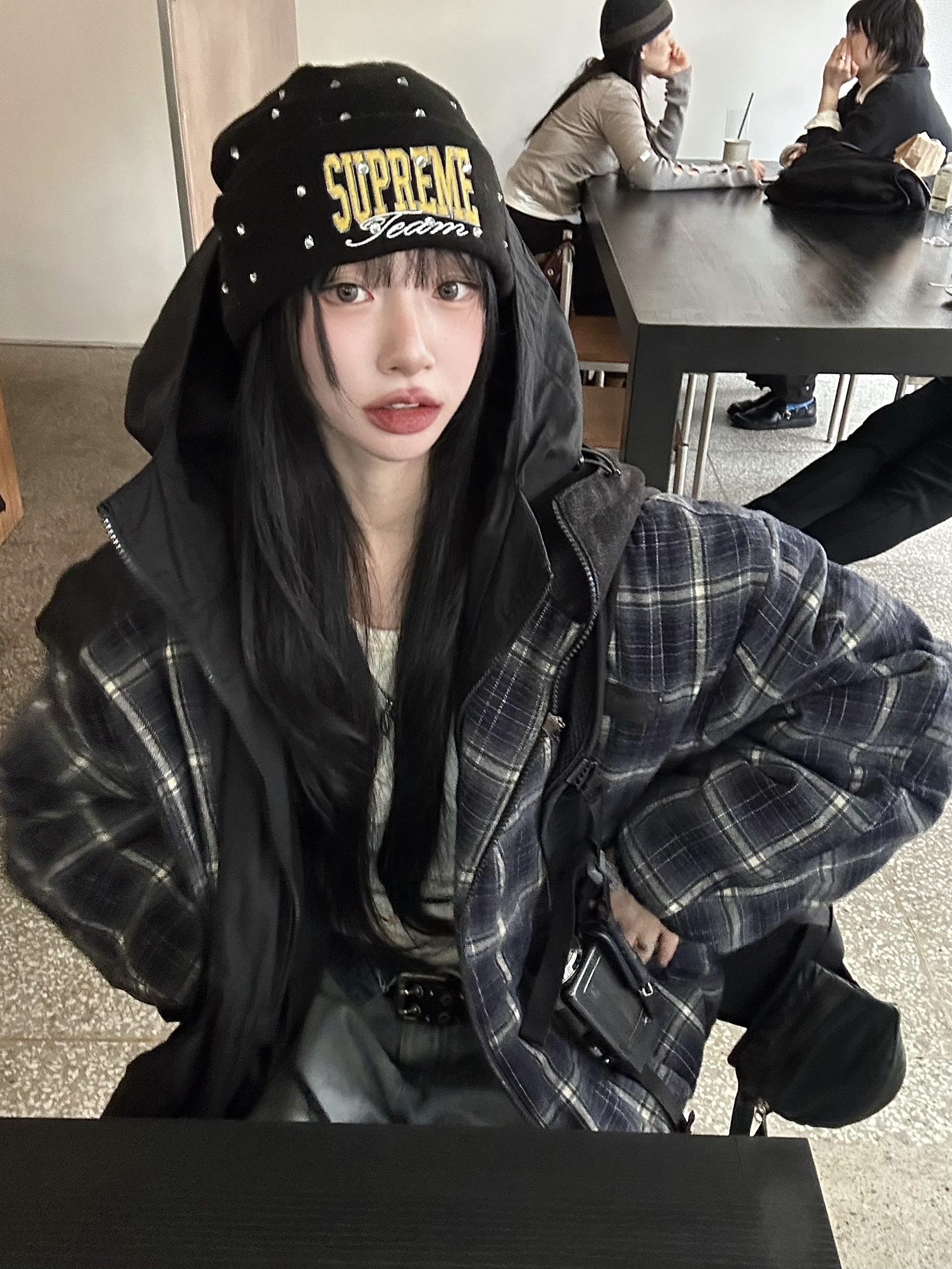 Supreme New Era Rhinestone Beanie Black - 21FW, Red Wing 6 Inch Moc Toe 9874 Black Klondike - D 착용 스타일 - 1