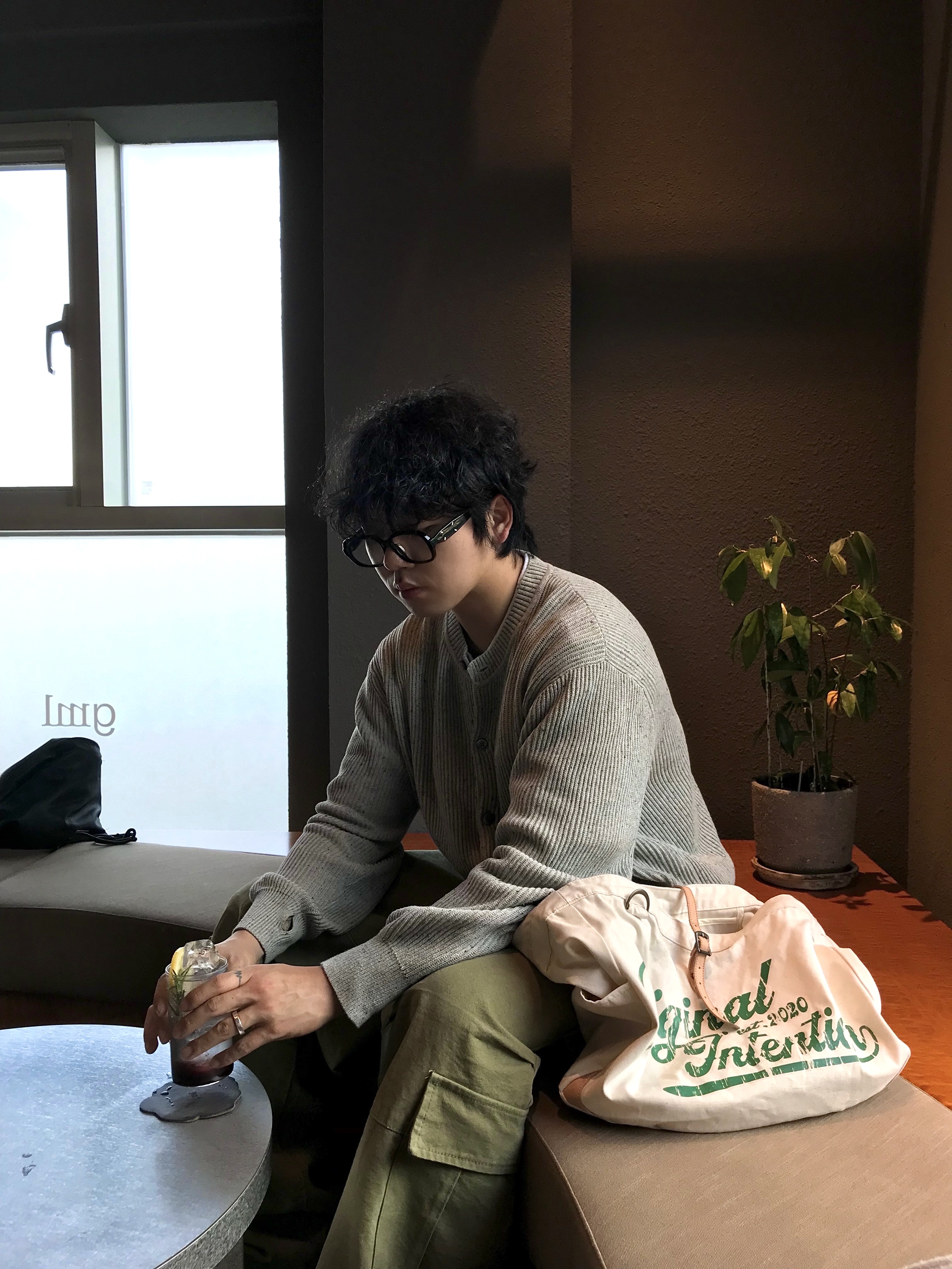 Gentle Monster x Maison Margiela MM114 Black Clear 착용 스타일 - 4
