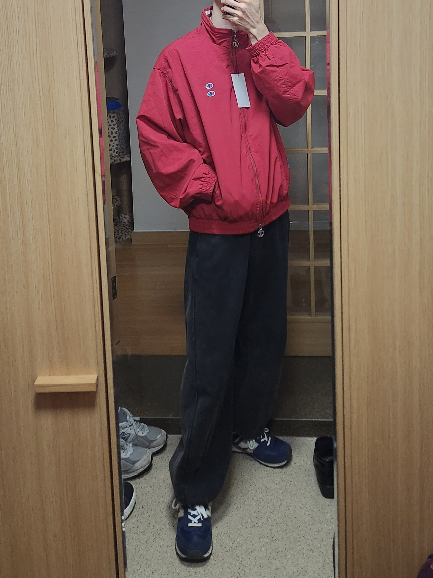Zara x Champion Technical Patch Jacket Red 착용 스타일