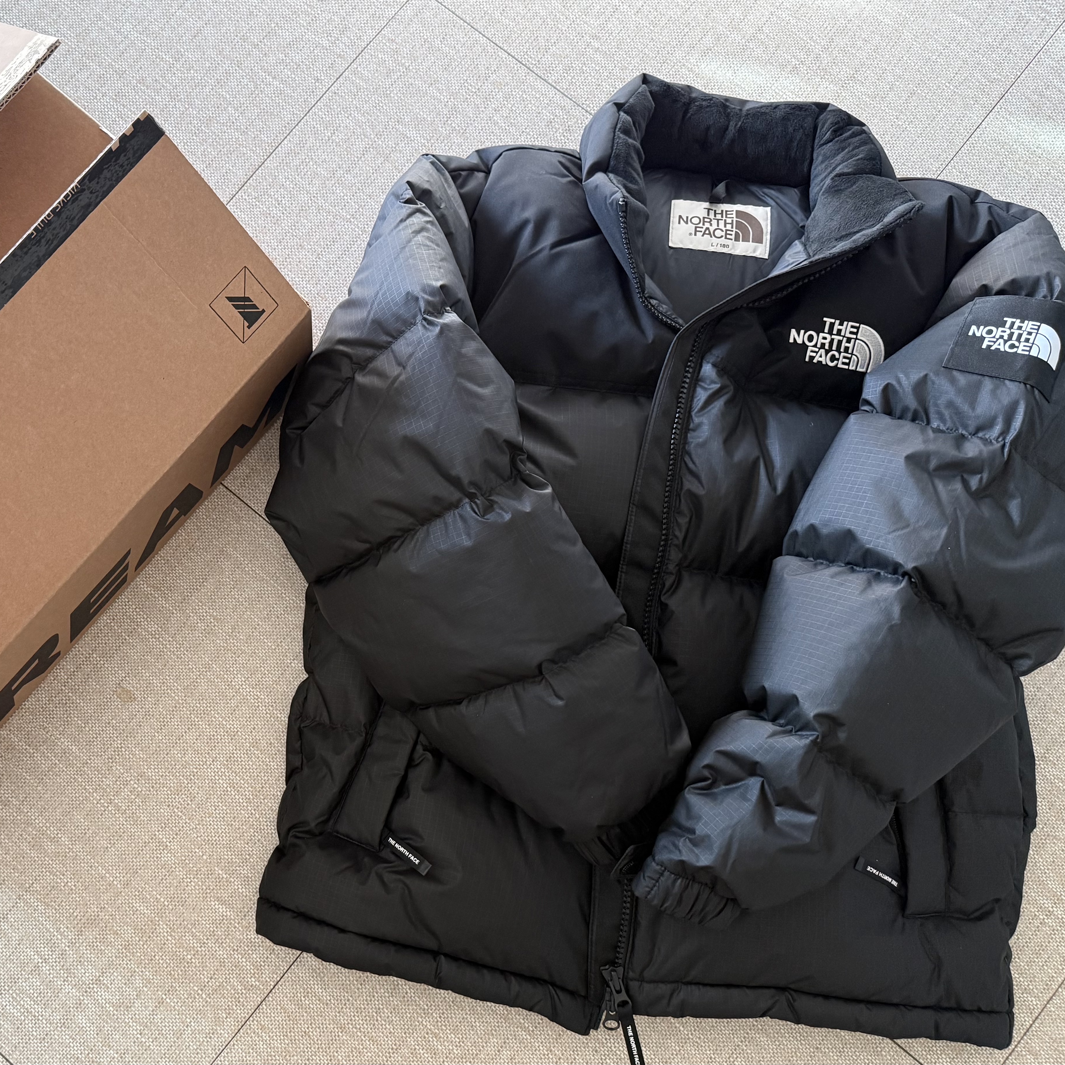 The North Face White Label Novelty Nuptse RDS Down Jacket Real Black 착용 스타일