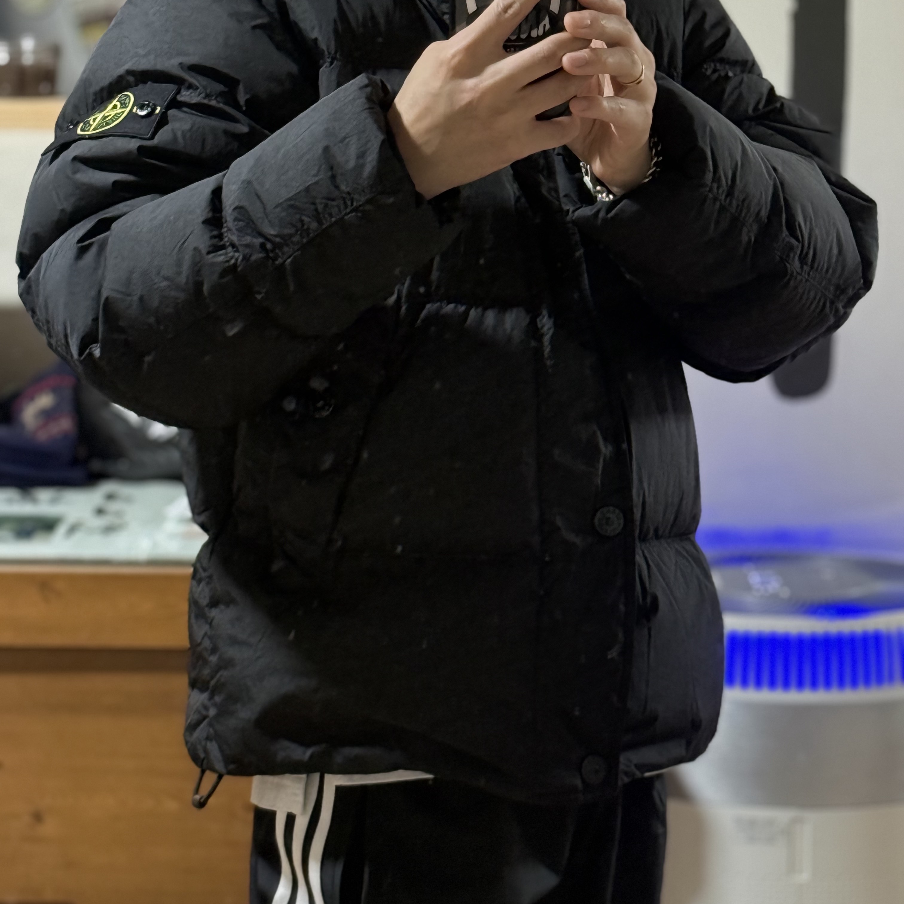 Stone Island 4100010 Crinkle Reps NY Recycled Nylon Down Jacket with Wind Resistant Black - 25FW 착용 스타일 - 1