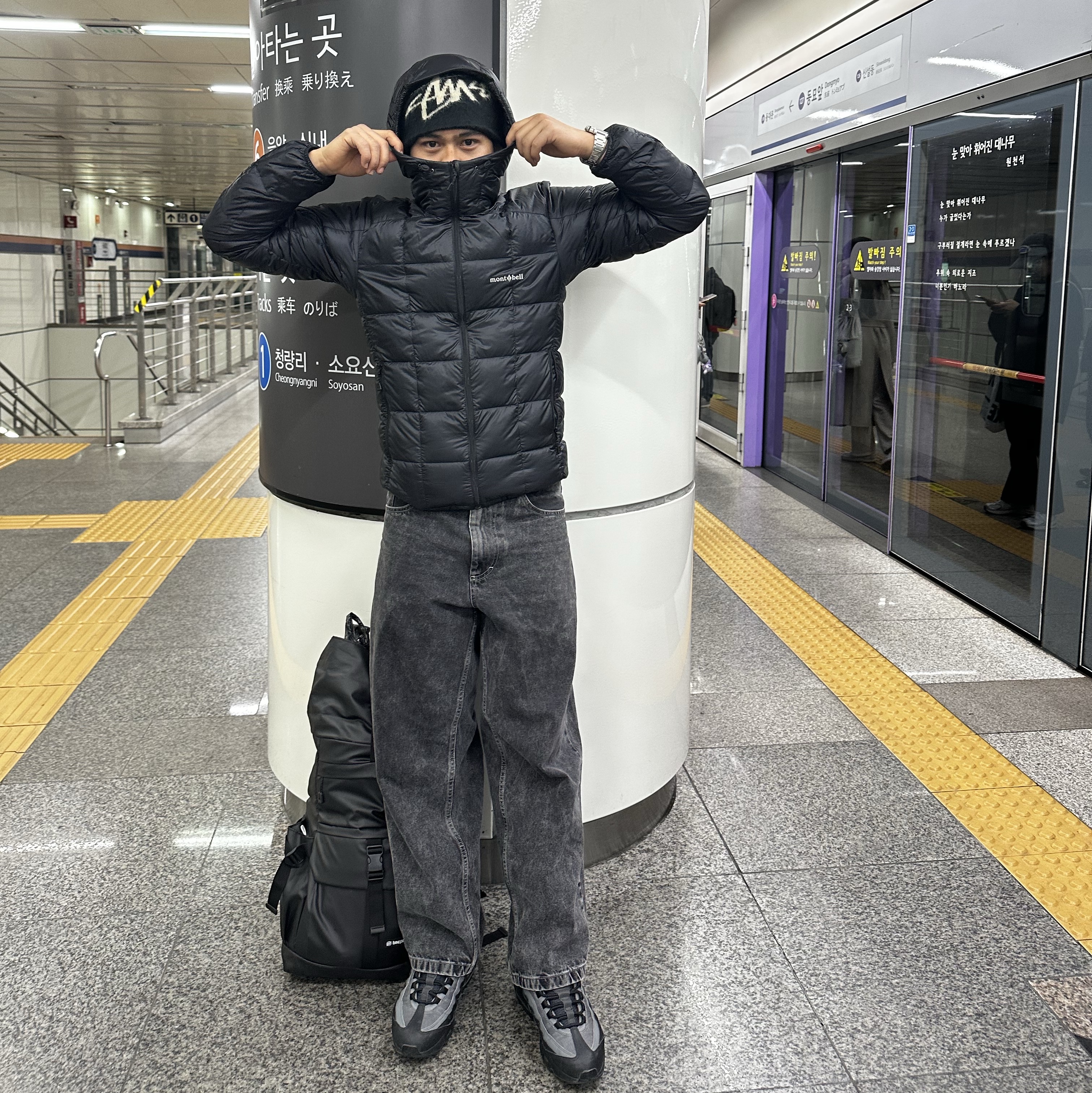 Stussy Brushed Out Stock Skullcap Beanie Black, Montbell Superior Down Parka Black 착용 스타일 - 1