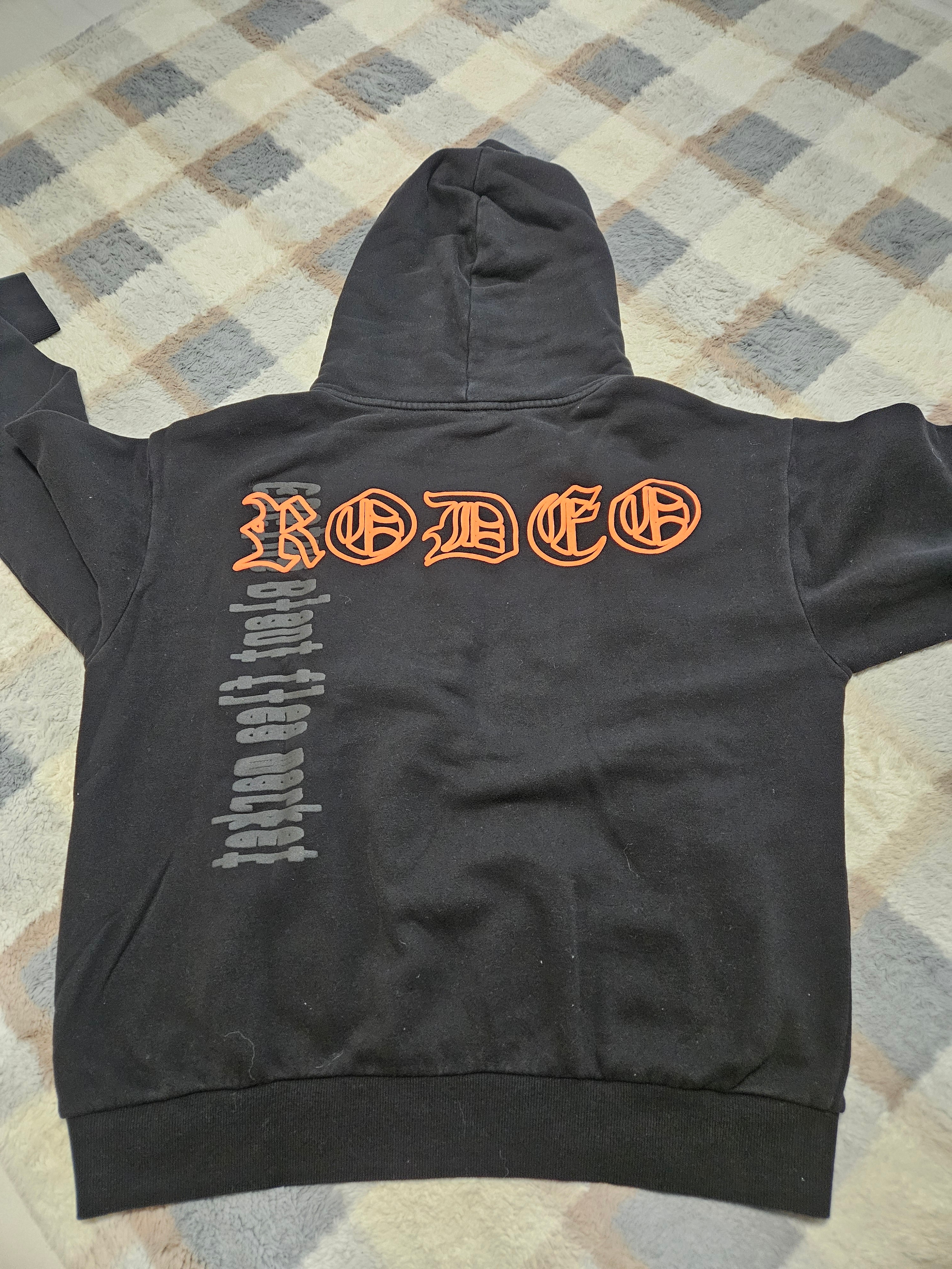 Travis Scott Rodeo x Cactus Plant Flee Market Track 8 Hoodie Black 착용 스타일 - 2