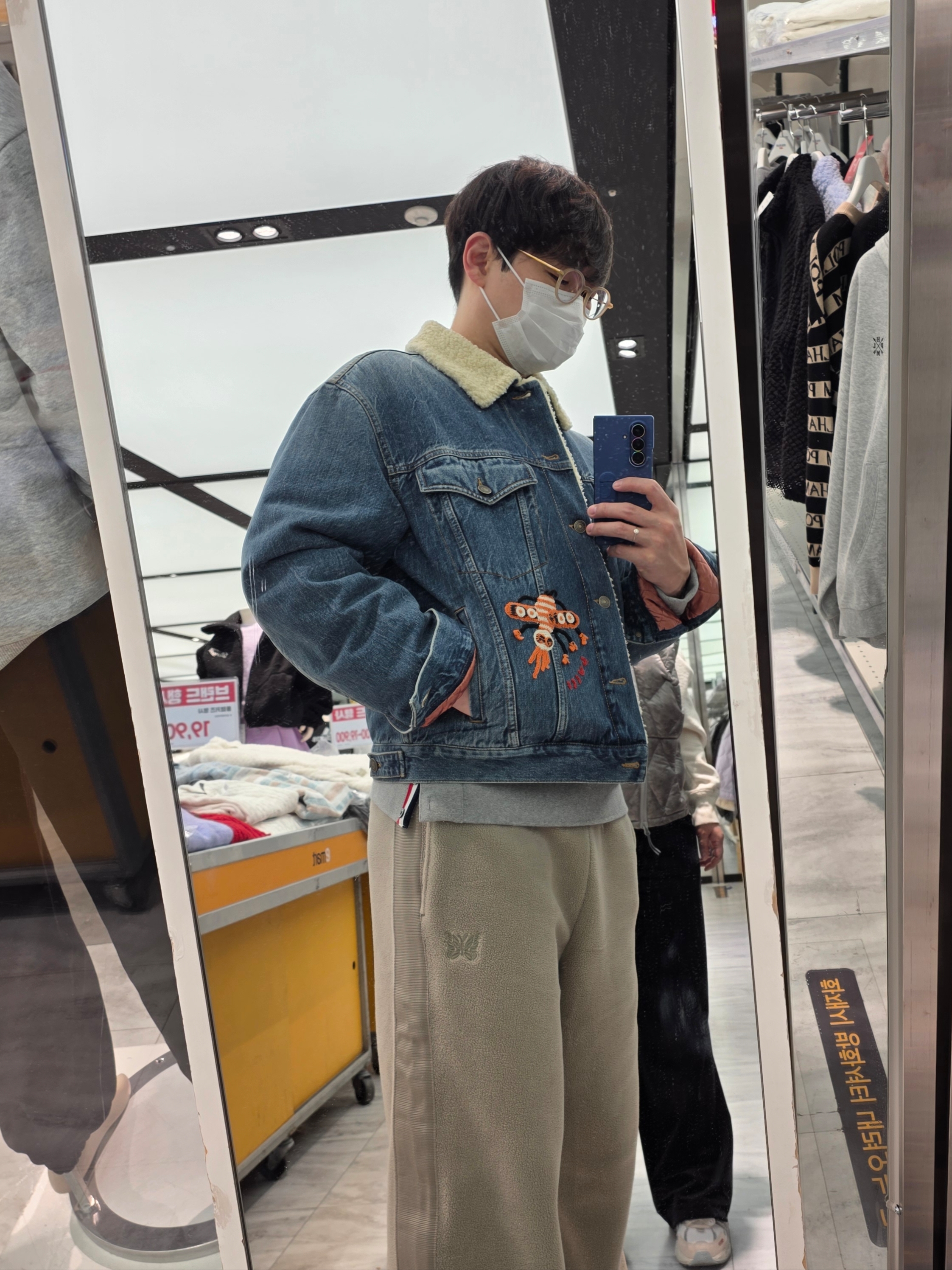 Uniqlo x Needles Fleece Wide Pants Beige - KR, Thom Browne Engineered 4-Bar Sweatshirt Light Grey 착용 스타일