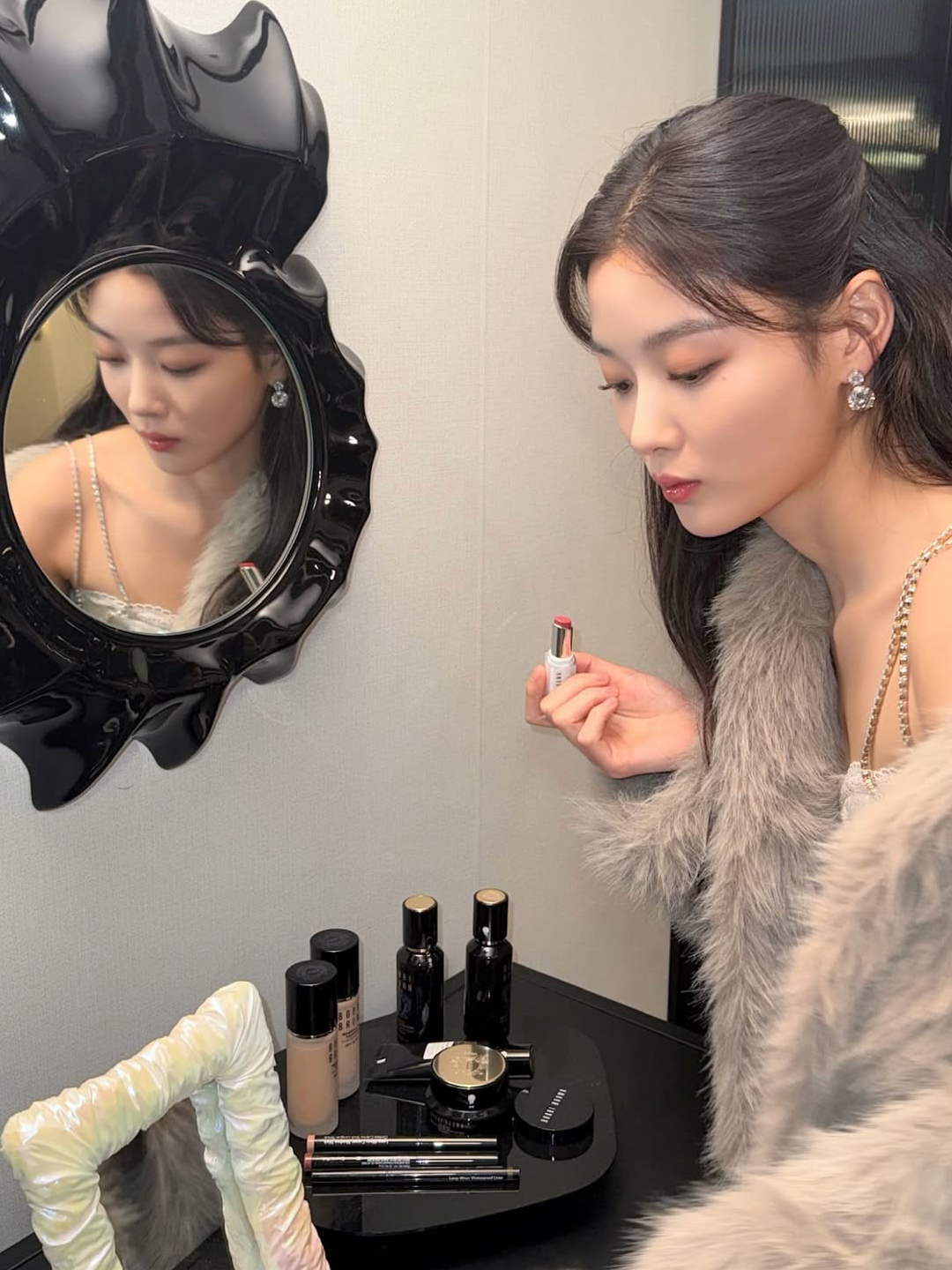Yves Saint Laurent Ink Vinyl Tint 444 Dizzy Berry, Yves Saint Laurent Ink Vinyl Tint 440 Blush Connection 착용 스타일 - 4
