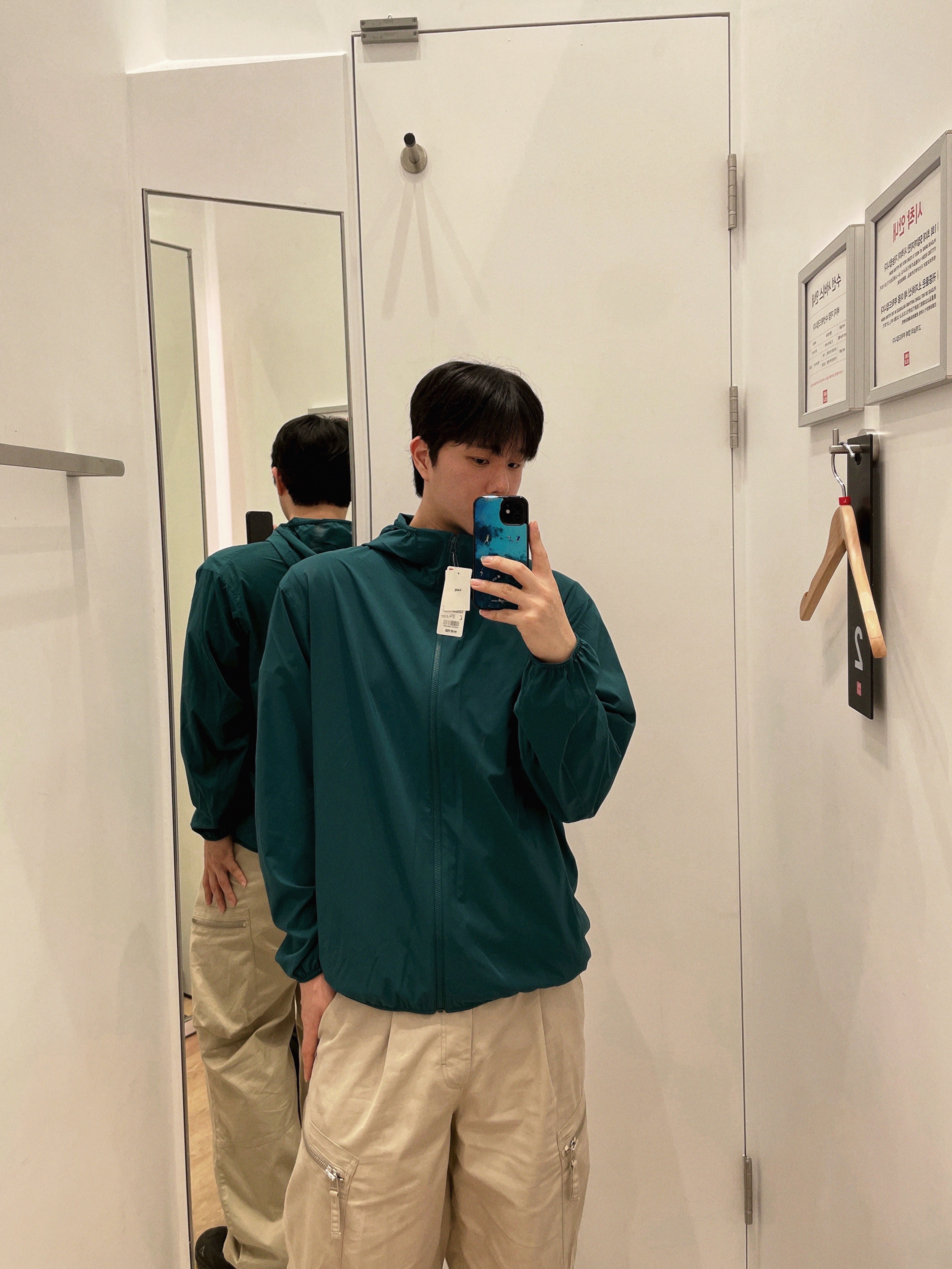 Uniqlo x JW Anderson Straight Jean Blue - JP, Roa Hiking Katharina Black 착용 스타일 - 2