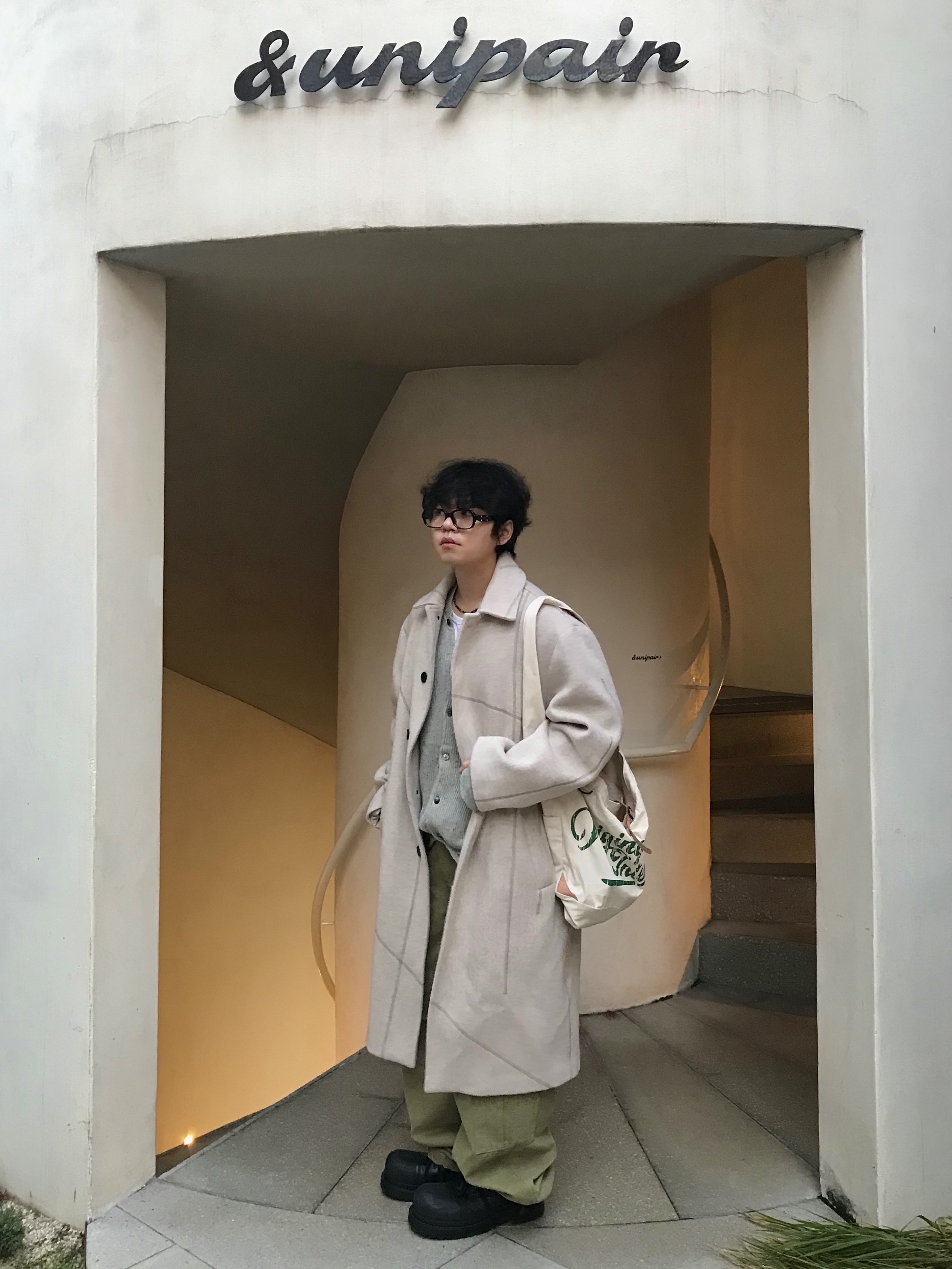 Gentle Monster x Maison Margiela MM114 Black Clear 착용 스타일 - 3