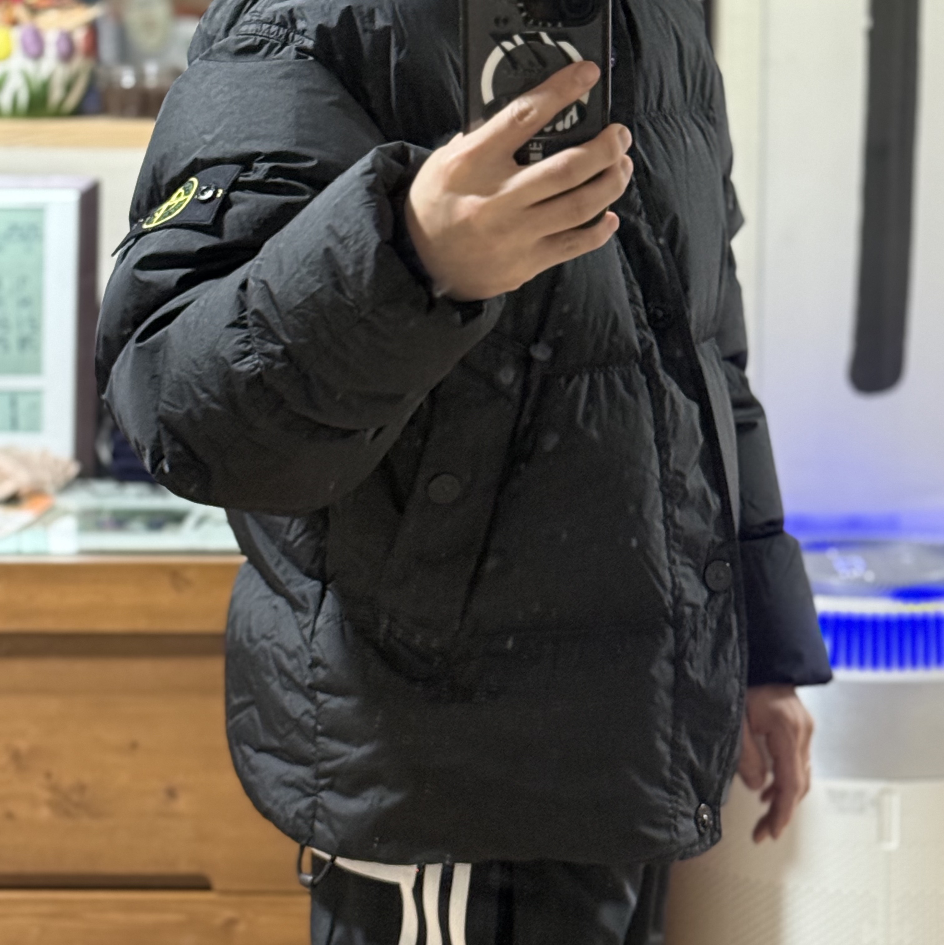 Stone Island 4100010 Crinkle Reps NY Recycled Nylon Down Jacket with Wind Resistant Black - 25FW 착용 스타일 - 2