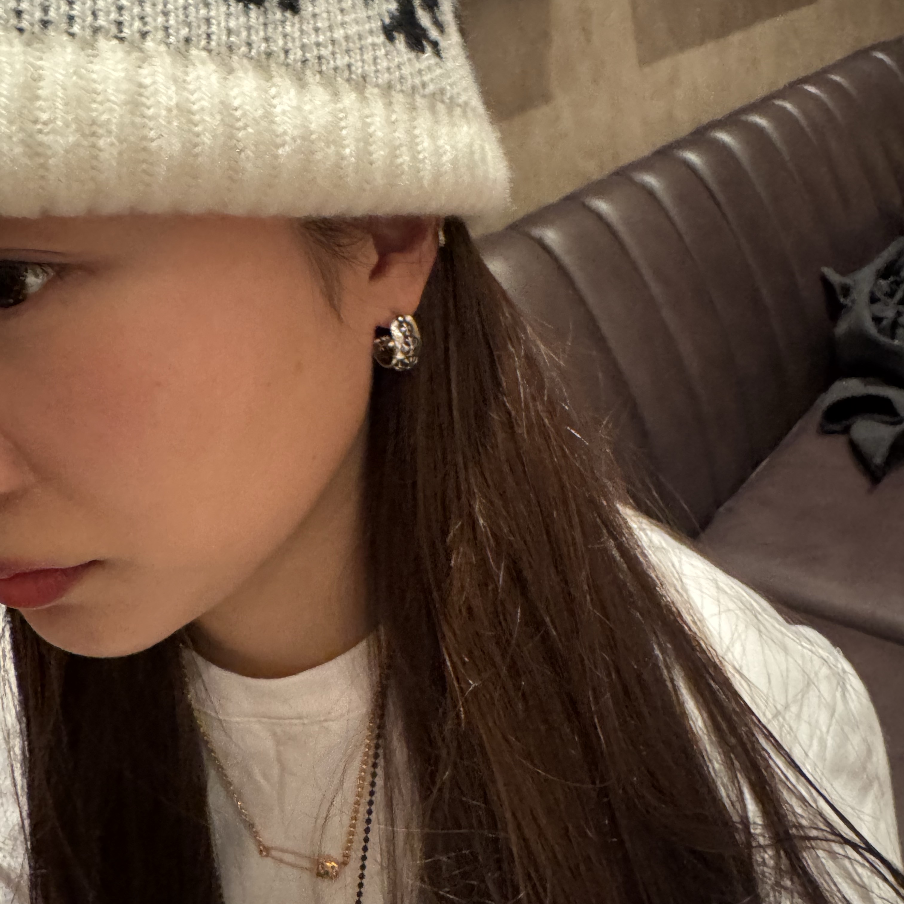 Chrome Hearts Big Daddy Cashmere Beanie White (Star Top Button Ver.), IAB Studio T-Shirt White 착용 스타일 - 3