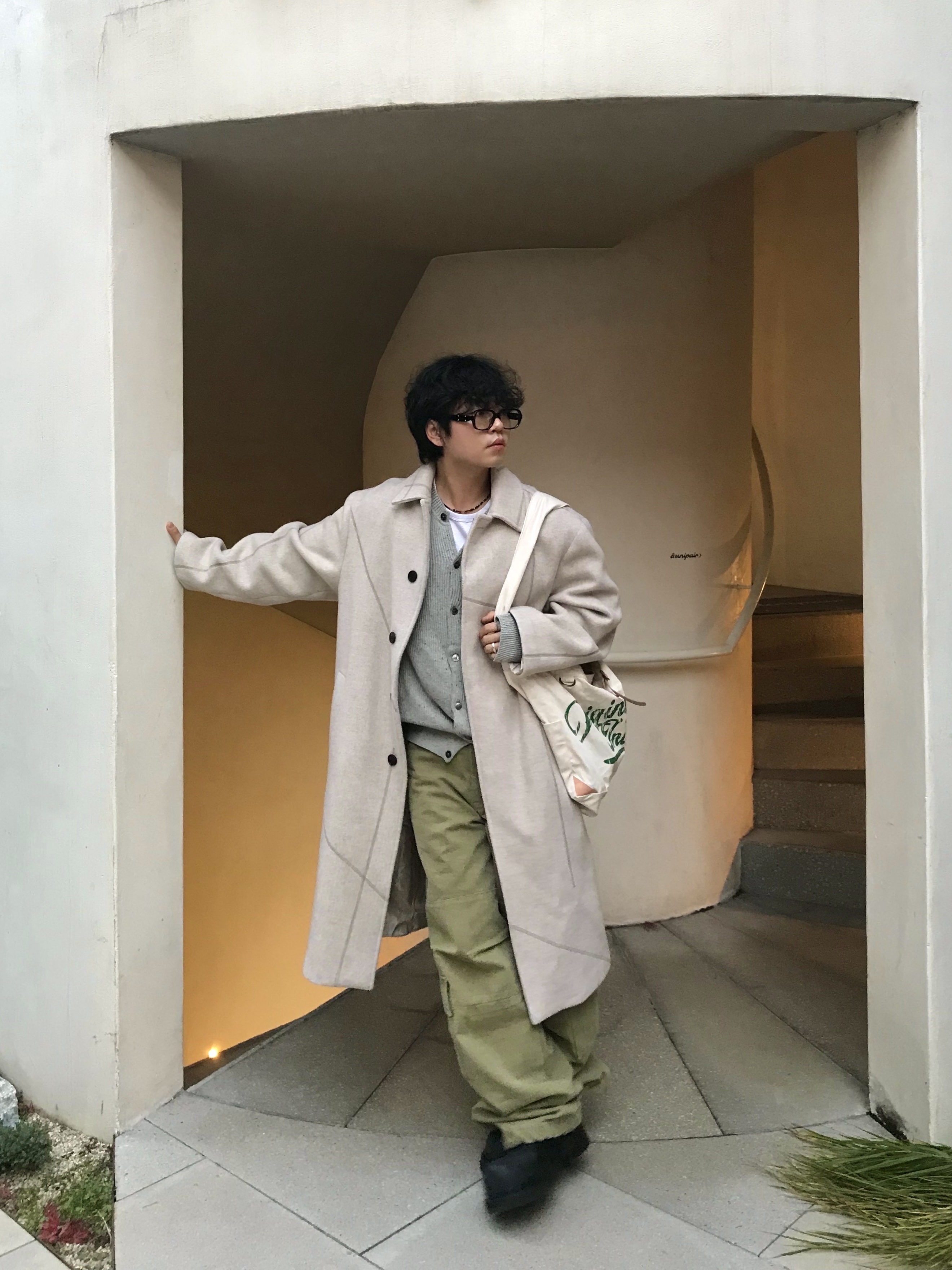 Gentle Monster x Maison Margiela MM114 Black Clear 착용 스타일 - 1