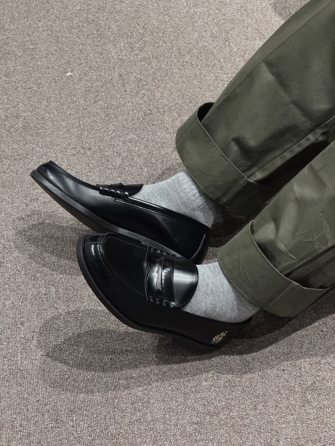HARUTA X Insane Garage IG906 Black Penny Loafer 착용 스타일 - 2
