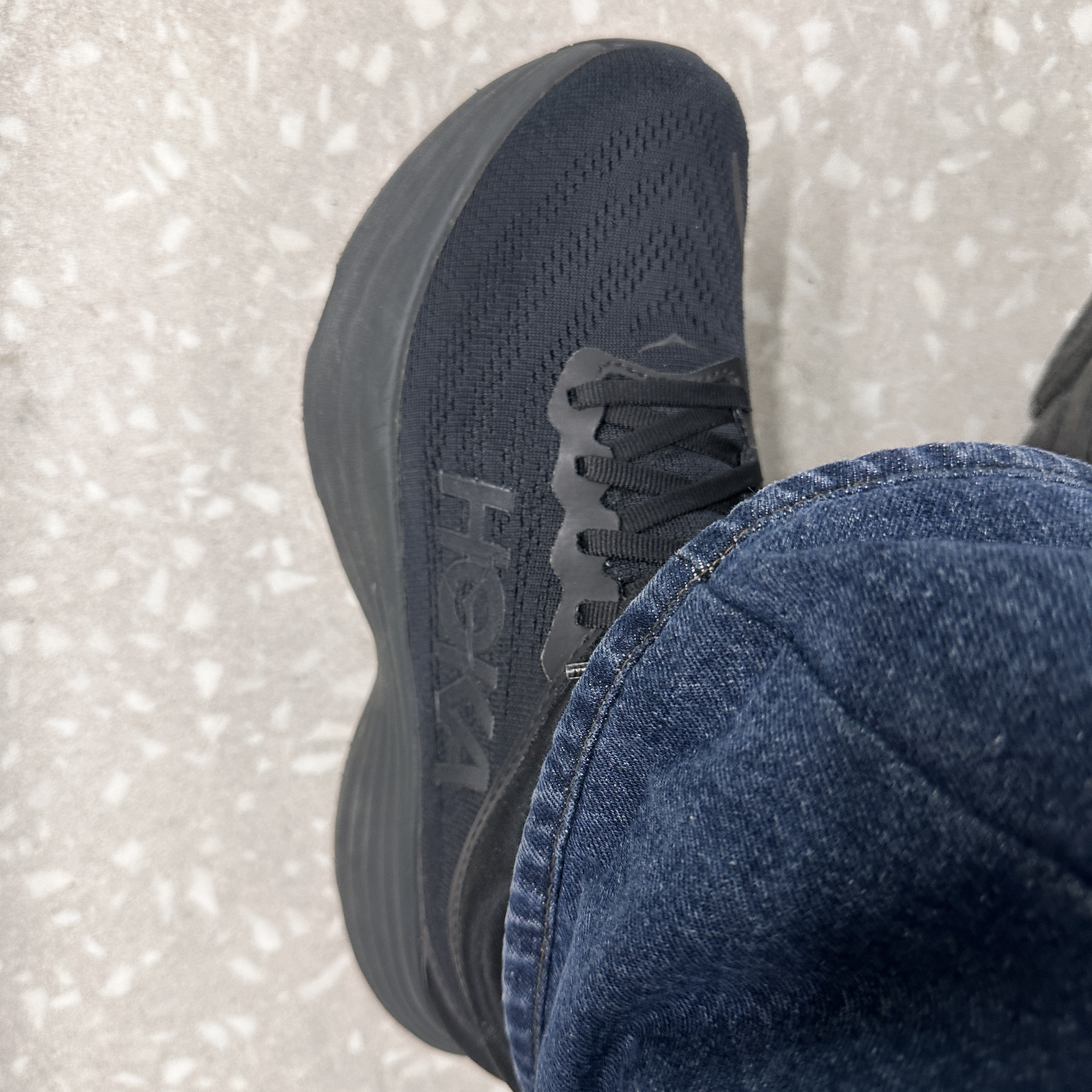 Hoka Bondi 8 Black - Regular 착용 스타일