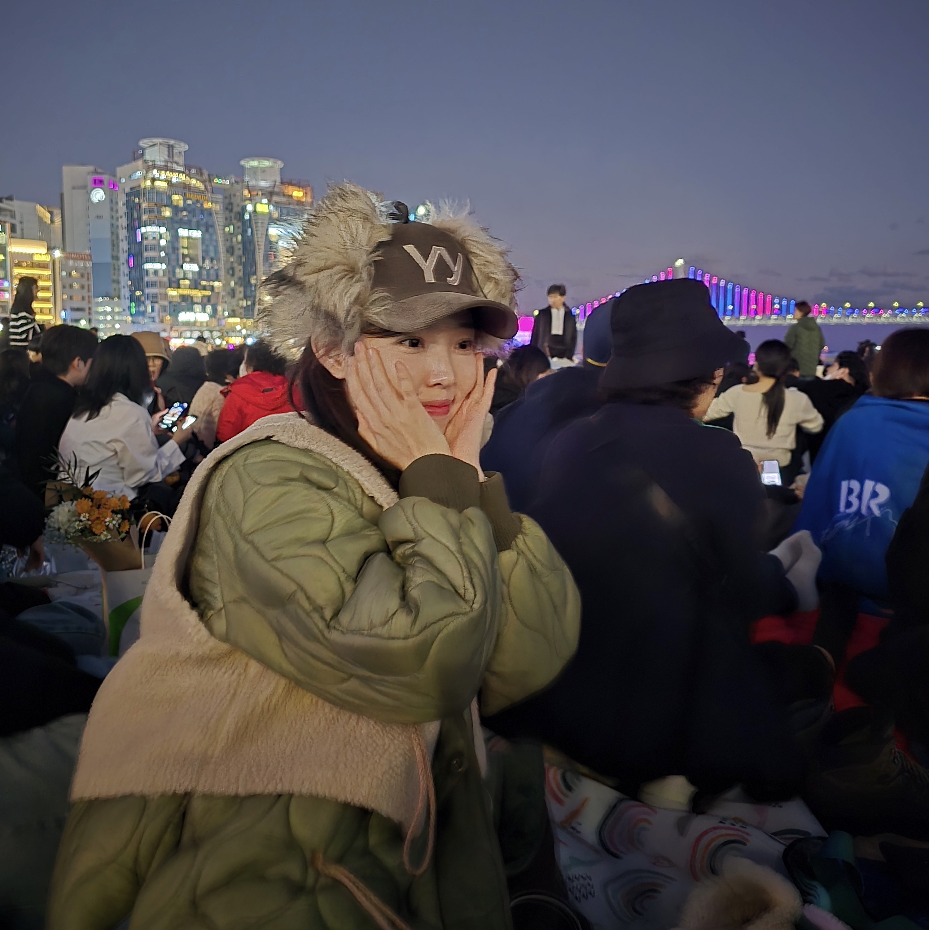 Open Yy Faux Fur Corduroy Earflap Cap Khaki 착용 스타일 - 1