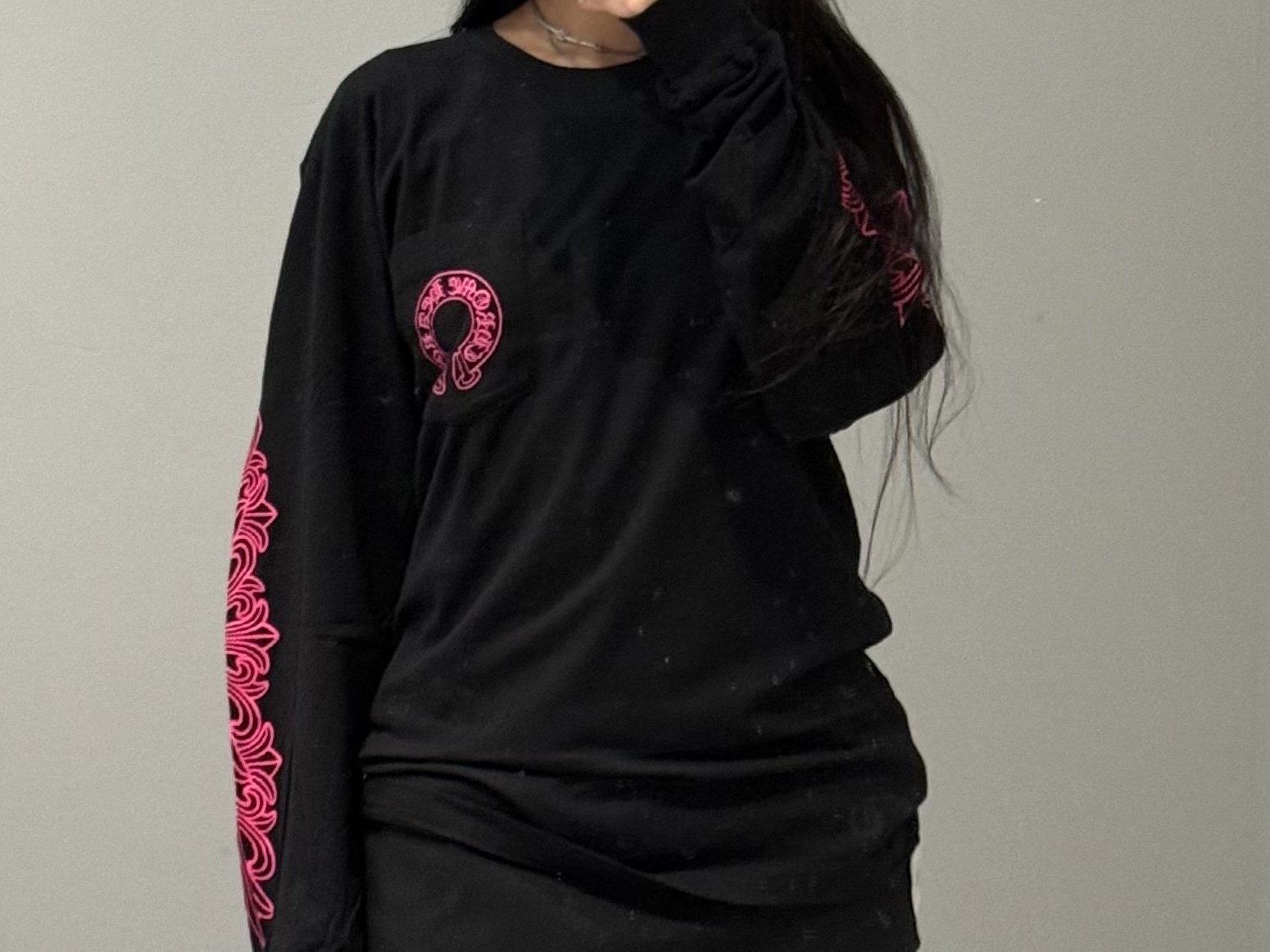 Chrome Hearts Horseshoe Logo Long Sleeve T-Shirt Black Pink 착용 스타일