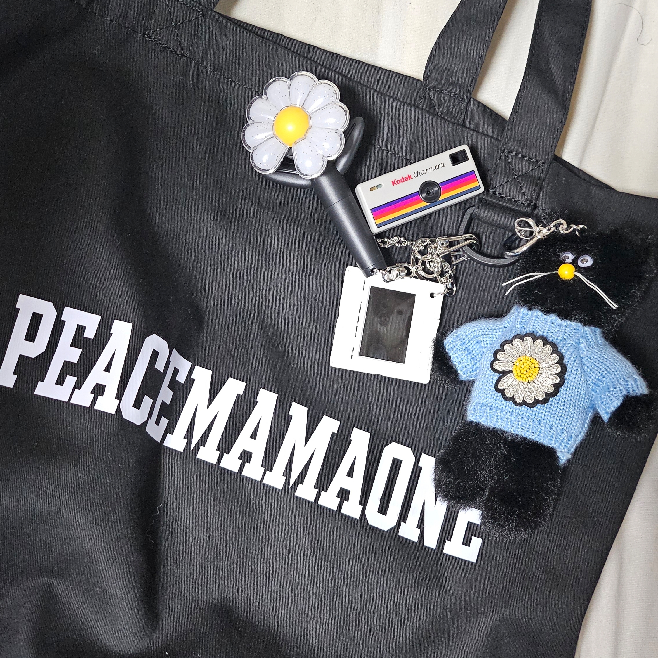 Monamhee x Peaceminusone Daihee Plush Keyring, G-DRAGON Ubermensch Official Mini Light Keyring 착용 스타일