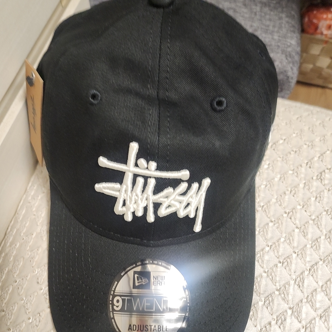 Stussy Basic New Era 9Twenty Basic Strapback Black 착용 스타일