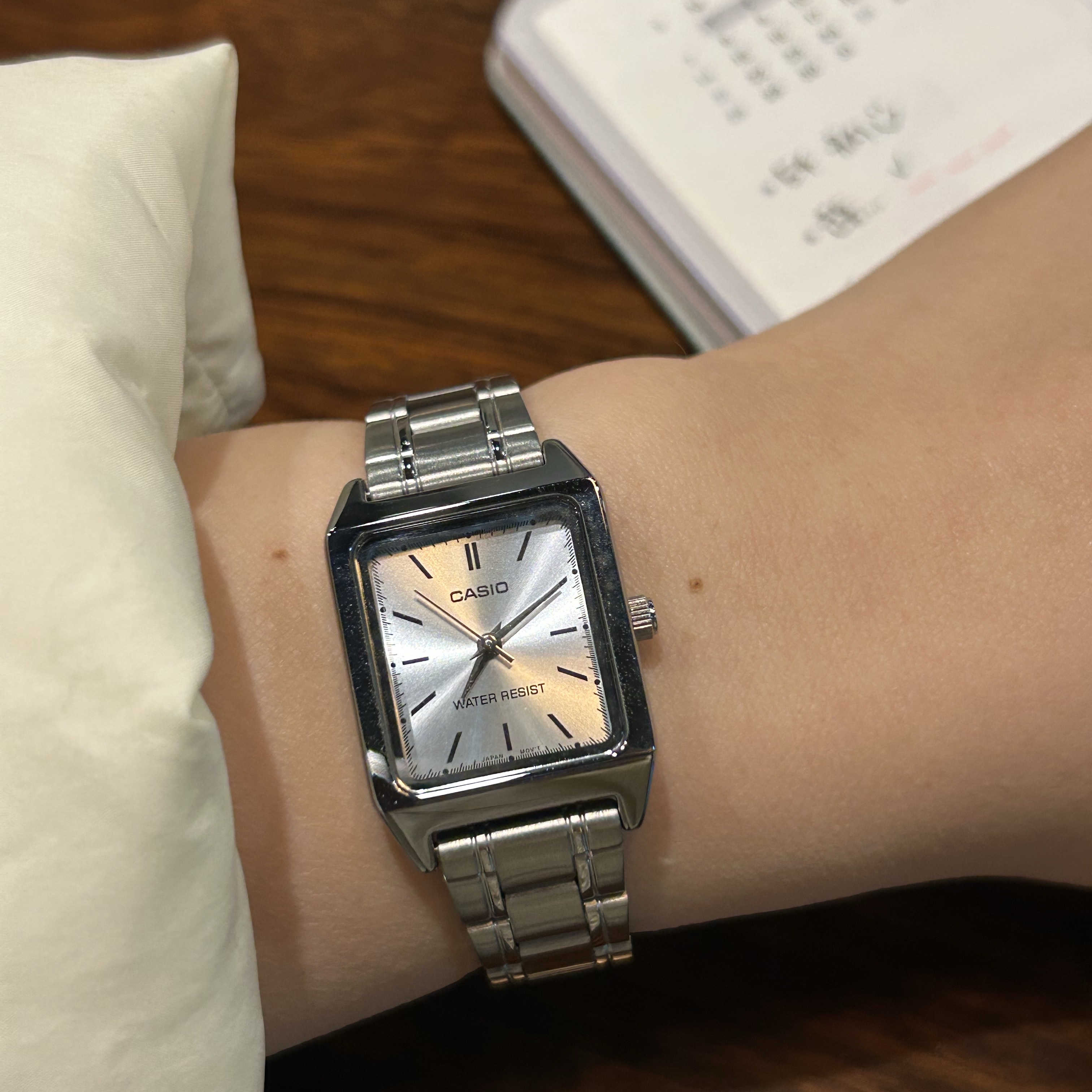 Casio LTP-V007D-2E 착용 스타일 - 2