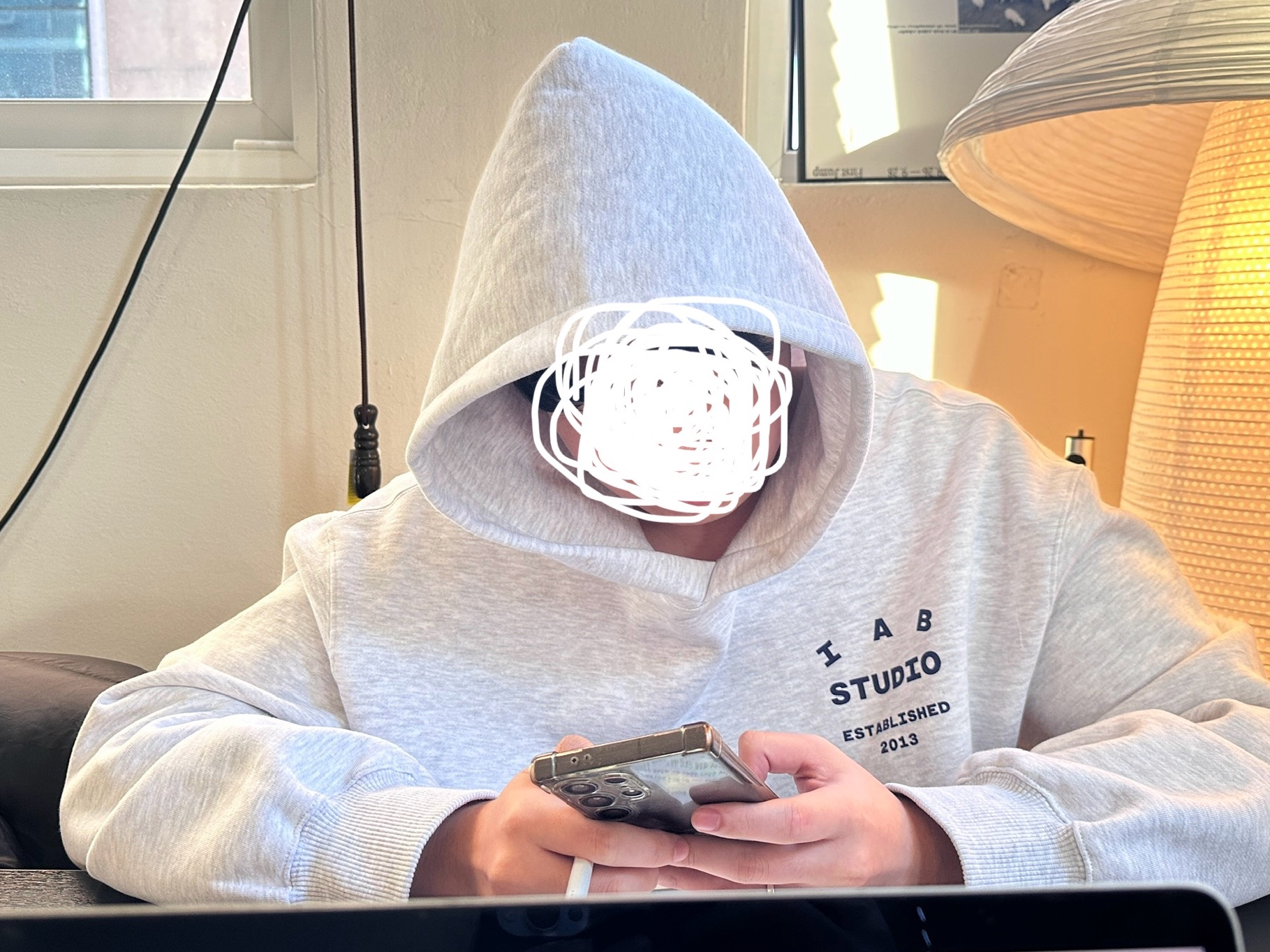 IAB Studio 25 Hoodie Light Gray Navy 착용 스타일 - 1