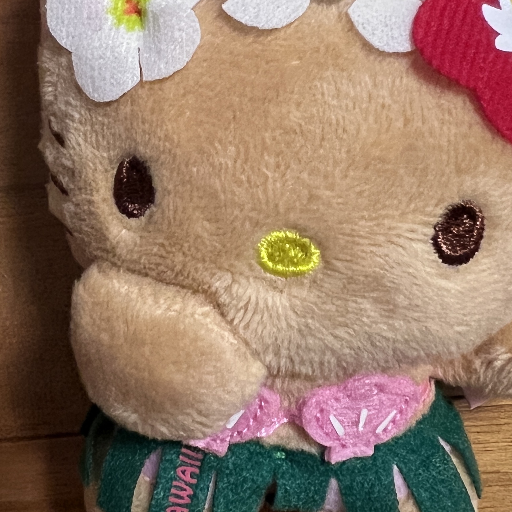 Sanrio Hello Kitty Hula Kiss 4" Hawaii Series Plush 착용 스타일