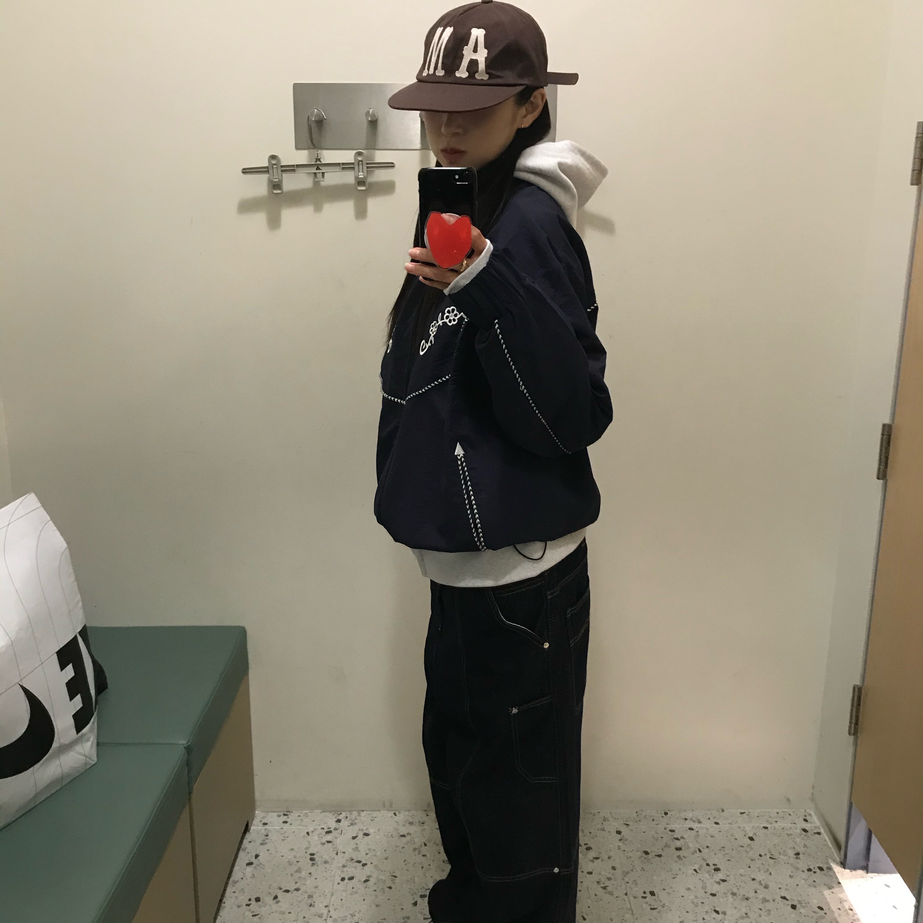 AMOU Square Star Hoodie Zip Up White Melange, AMOU Square Star Hoodie Zip Up Navy 착용 스타일 - 2