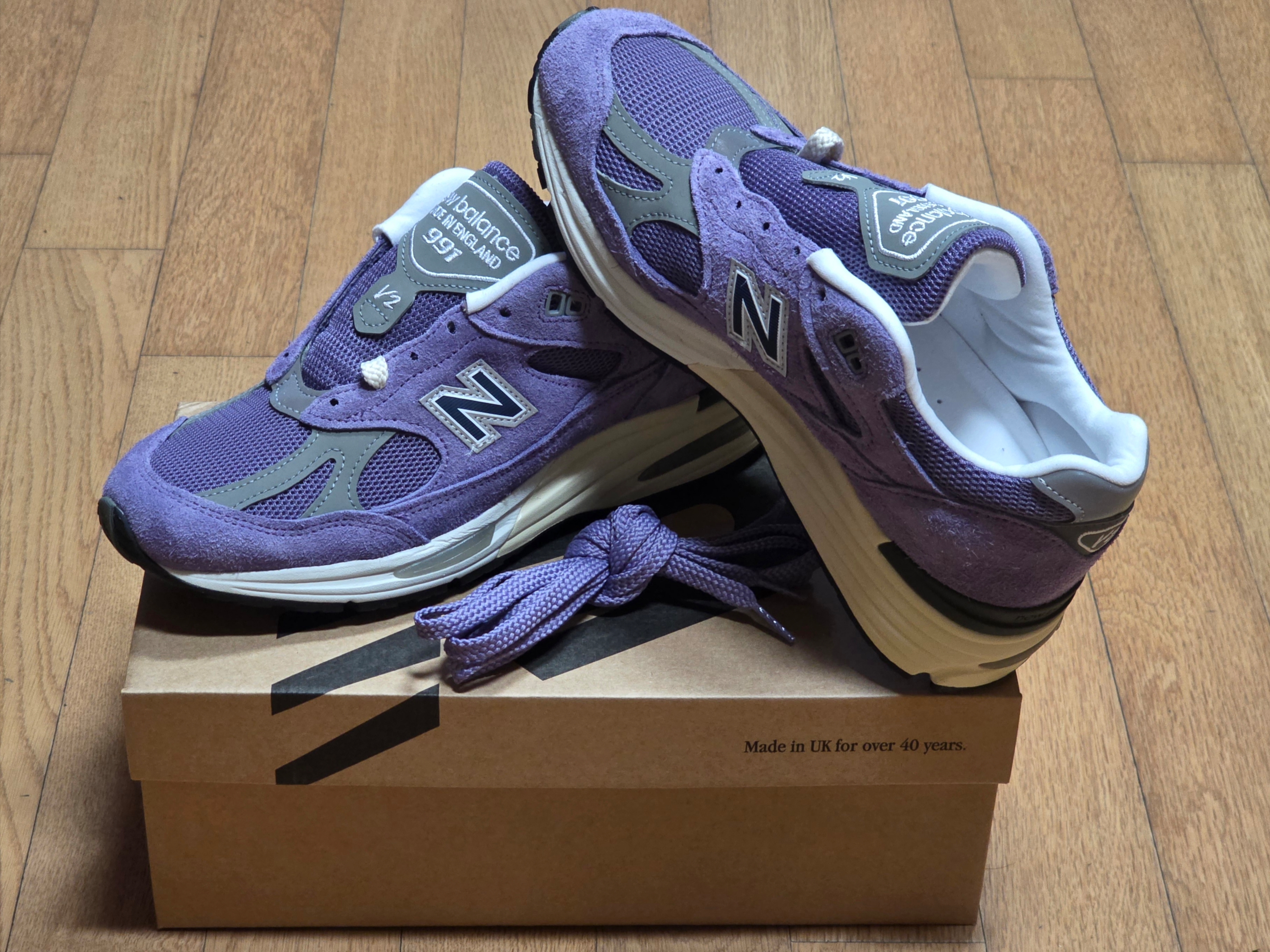 New Balance 991v2 Made in UK Dusk Purple Sage 착용 스타일 - 1