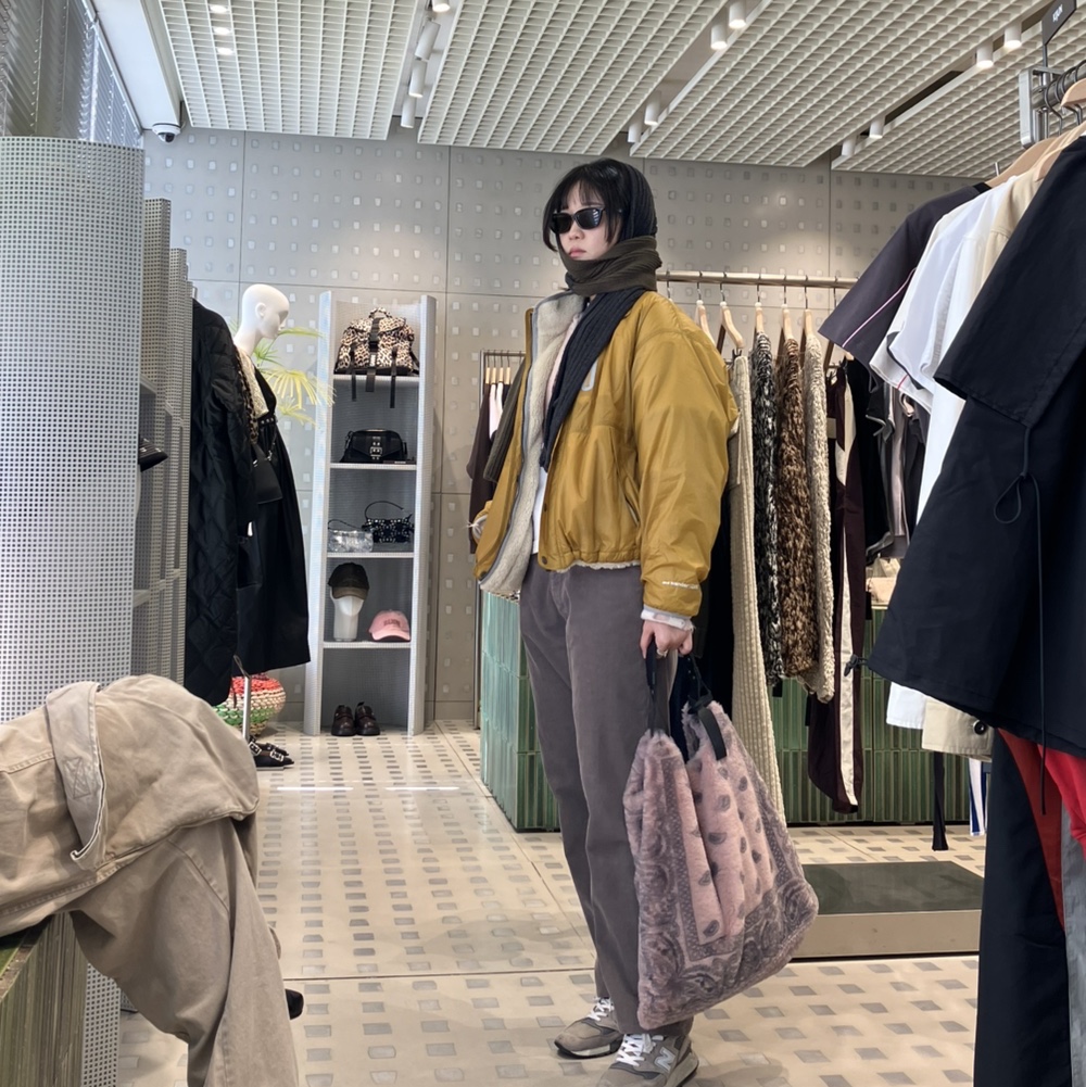 (W) Zara x And Wander Reversible Jacket Mustard 착용 스타일