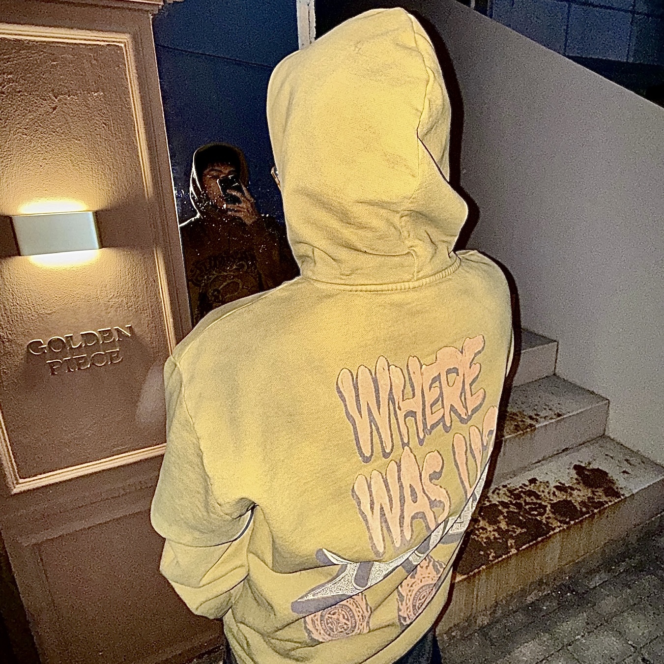 Travis Scott Circus Maximus Stadium Tour 25 Spray Hoodie Tan 착용 스타일 - 2