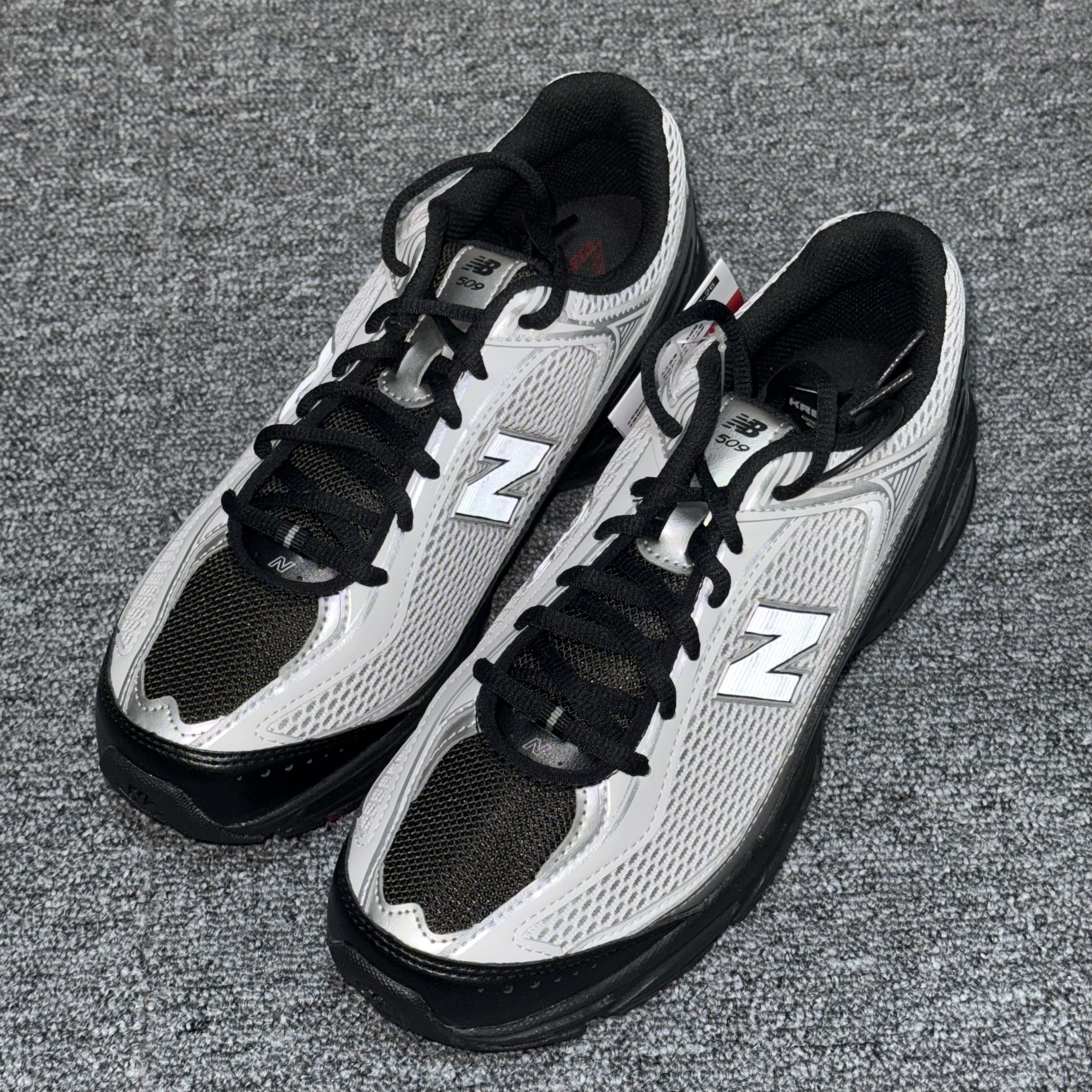 New Balance 509 Black Gray 착용 스타일