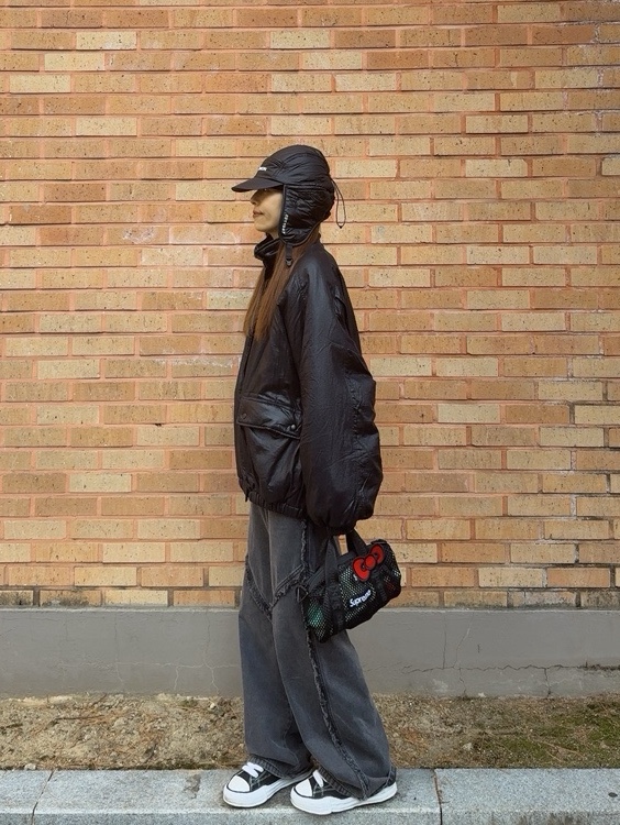Salomon Thermo Trapper Hat Black, Supreme Mesh Mini Duffle Bag Black - 25SS 착용 스타일 - 4