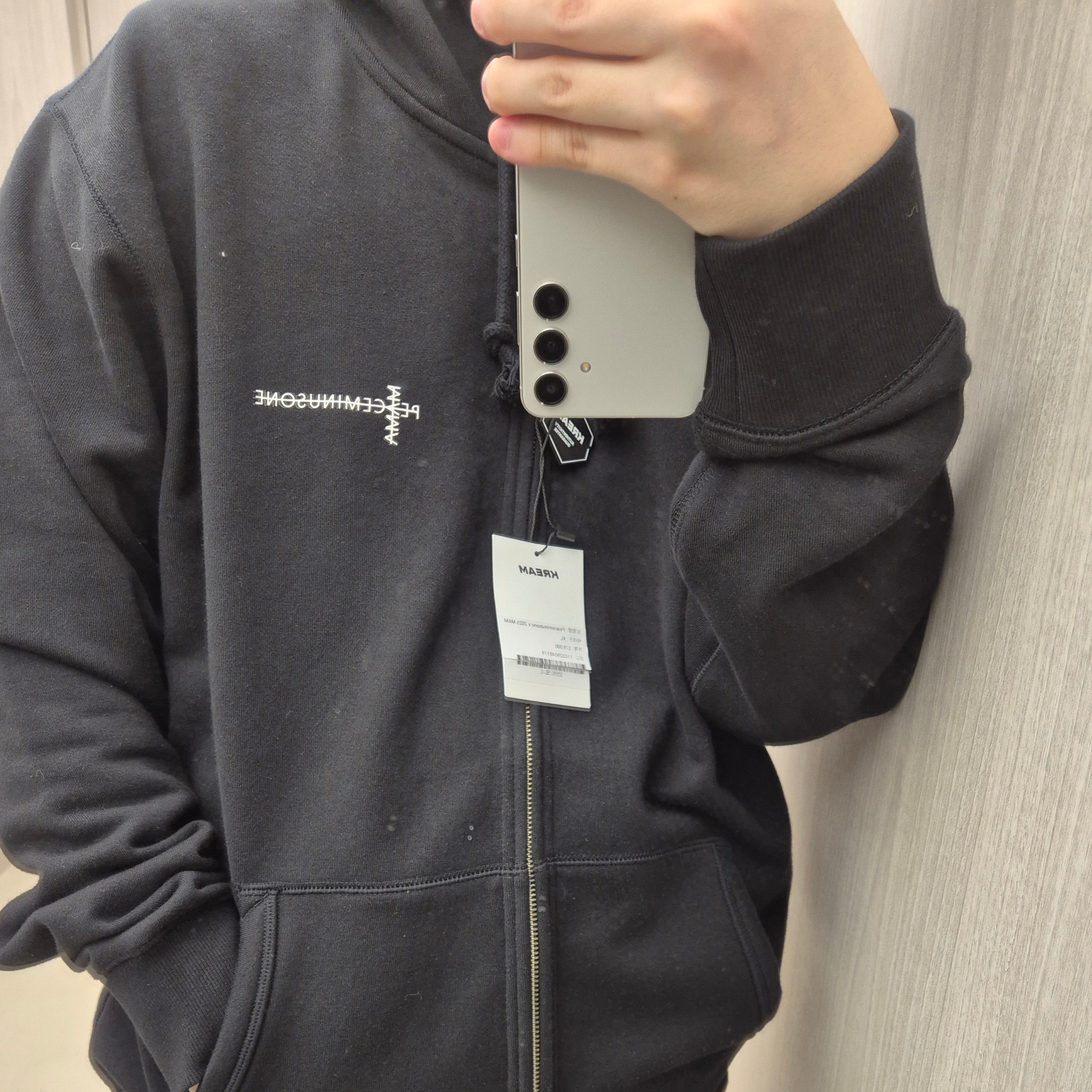 Peaceminusone x 2025 MAMA Awards Peacemamaone Zip Up Hoodie Black 착용 스타일