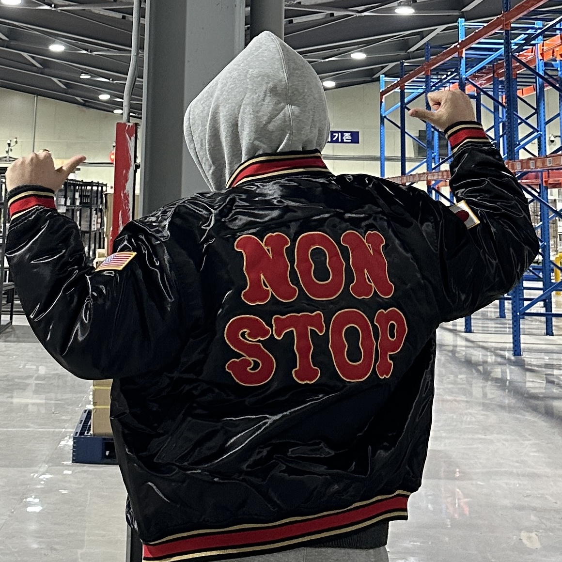 Supreme x Homerun Satin Hooded Varsity Jacket Black - 25SS 착용 스타일 - 2