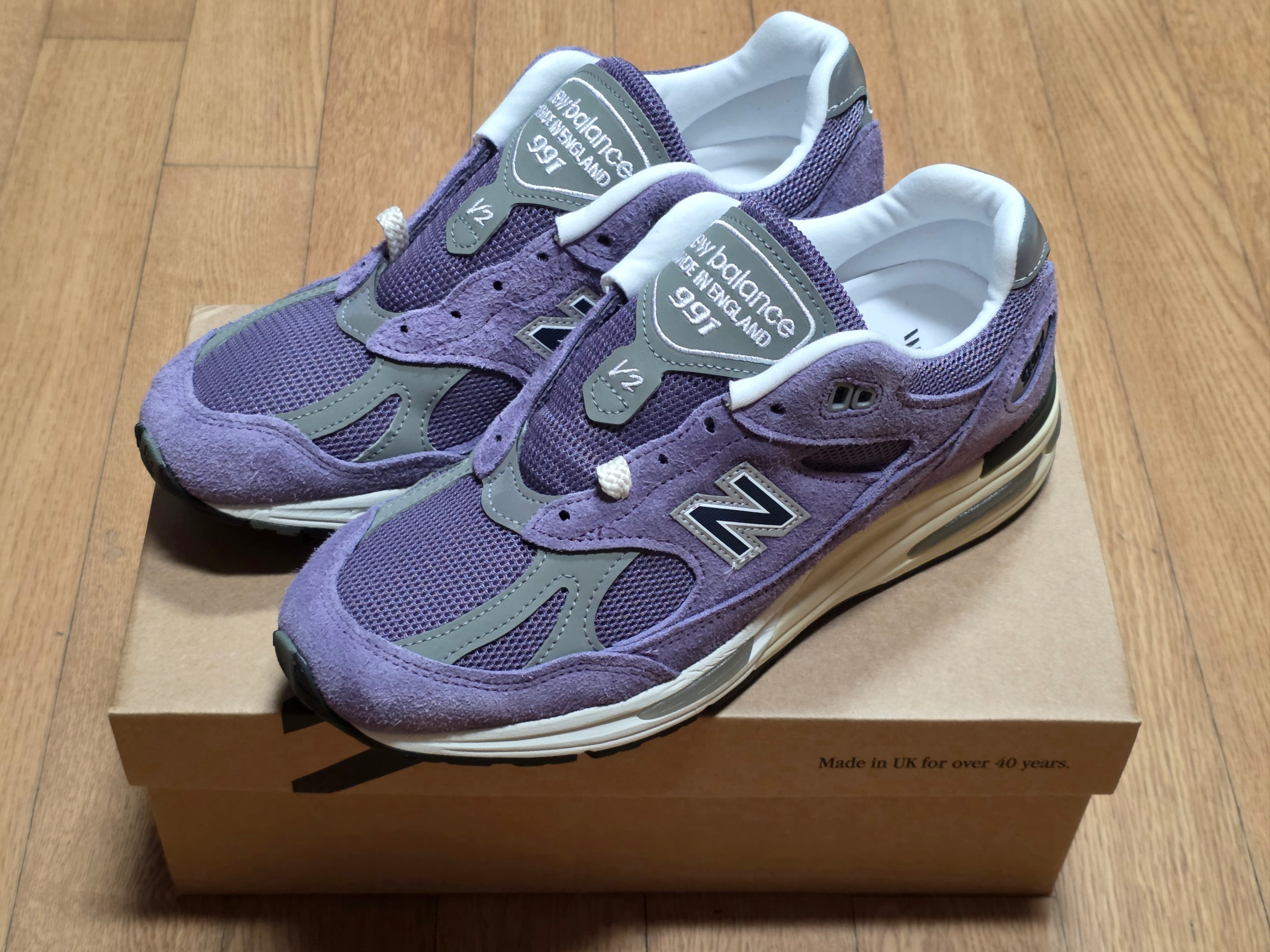 New Balance 991v2 Made in UK Dusk Purple Sage 착용 스타일 - 2