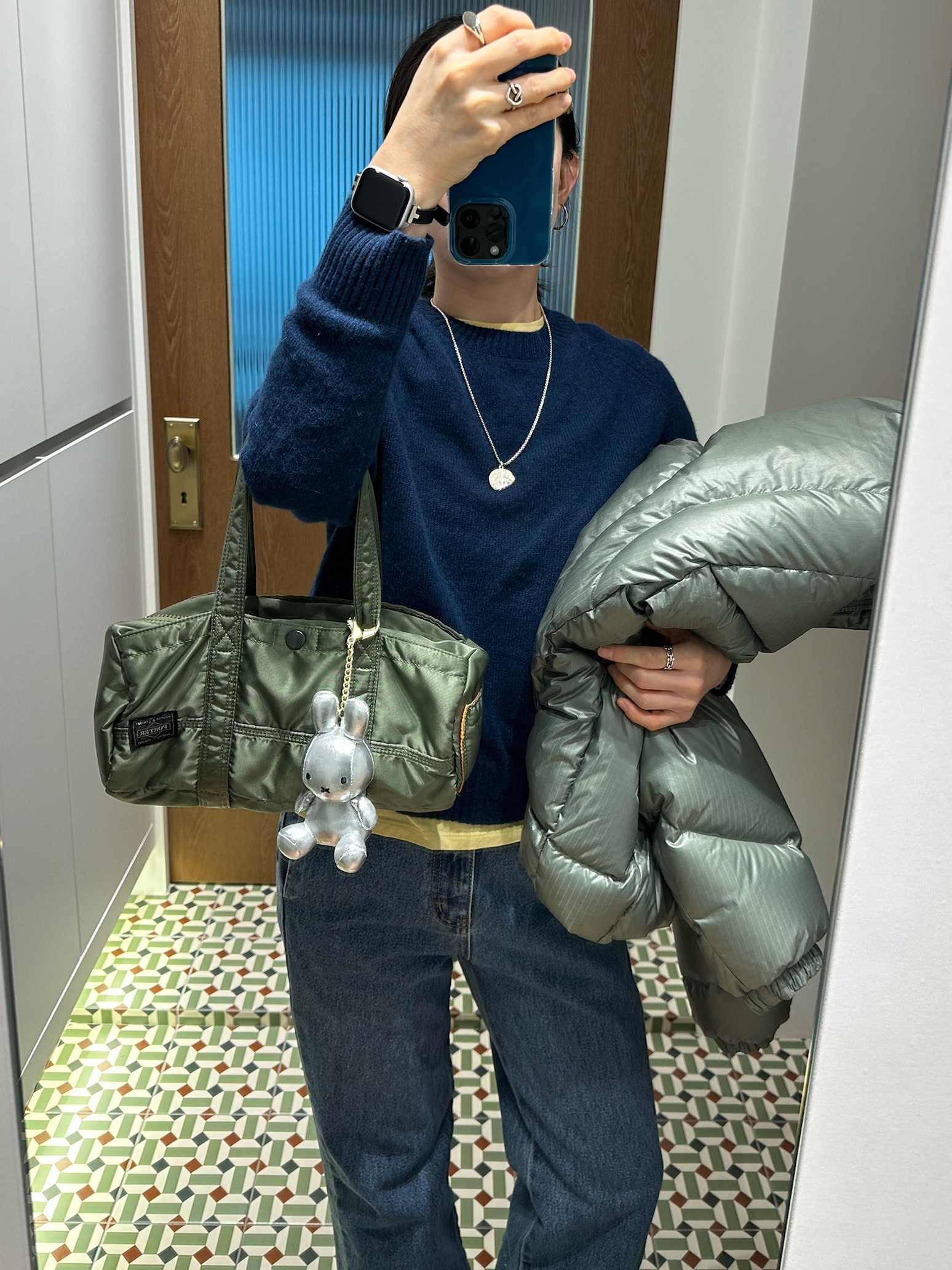 Salomon XT-6 Aegean Blue Tortoise Shell, Porter Tanker Duffle Bag S Sage Green 착용 스타일 - 3